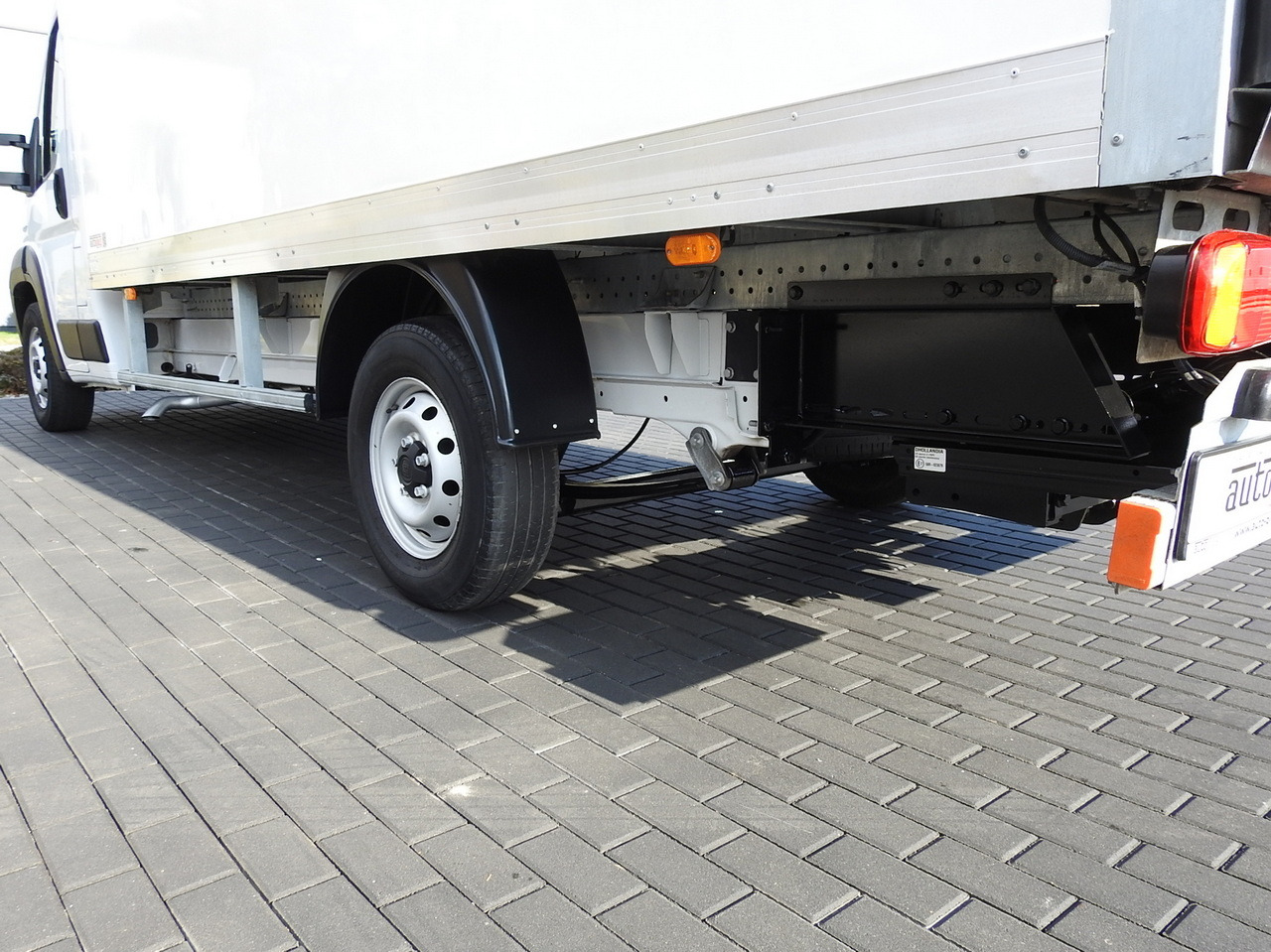 Kamioncine me kontinier FIAT DUCATO  BOX LIFT 8 PALLETS CRUISE CONTROL NAVIGATION LED LIGHTS AIR CONDITIONING  130HP: foto 15