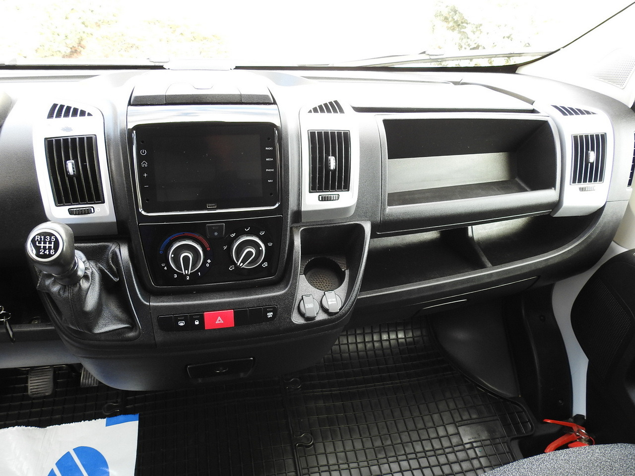 Kamioncine me kontinier FIAT DUCATO  BOX LIFT 8 PALLETS CRUISE CONTROL NAVIGATION LED LIGHTS AIR CONDITIONING  130HP: foto 31