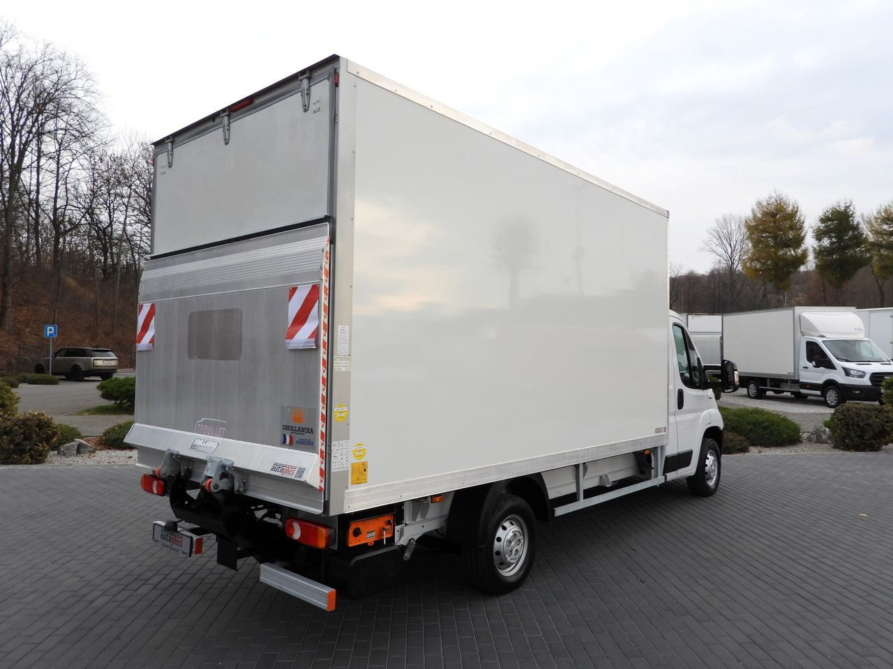 FIAT DUCATO BOX LIFT 8 PALLETS CRUISE CONTROL NAVIGATION LED LIGHTS AIR CONDITIONING 130HP - Kamioncine me kontinier: foto 3 FIAT DUCATO BOX LIFT 8 PALLETS CRUISE CONTROL NAVIGATION LED LIGHTS AIR CONDITIONING 130HP - Kamioncine me kontinier: foto 3