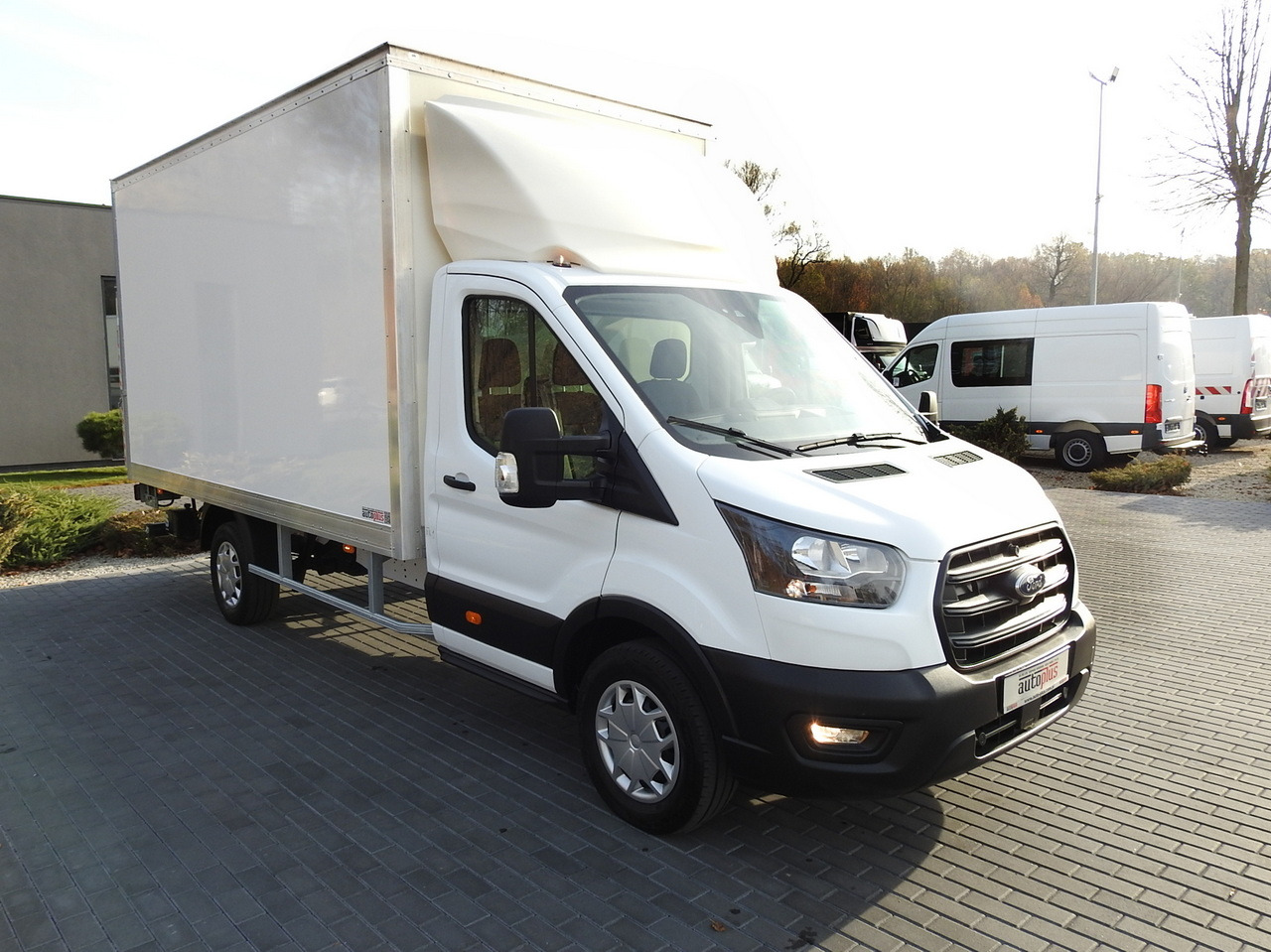 FORD TRANSIT BOX LIFT 8 PALLETS CRUISE CONTROL AIR CONDITIONING 130HP - Kamioncine me kontinier: foto 4 FORD TRANSIT BOX LIFT 8 PALLETS CRUISE CONTROL AIR CONDITIONING 130HP - Kamioncine me kontinier: foto 4