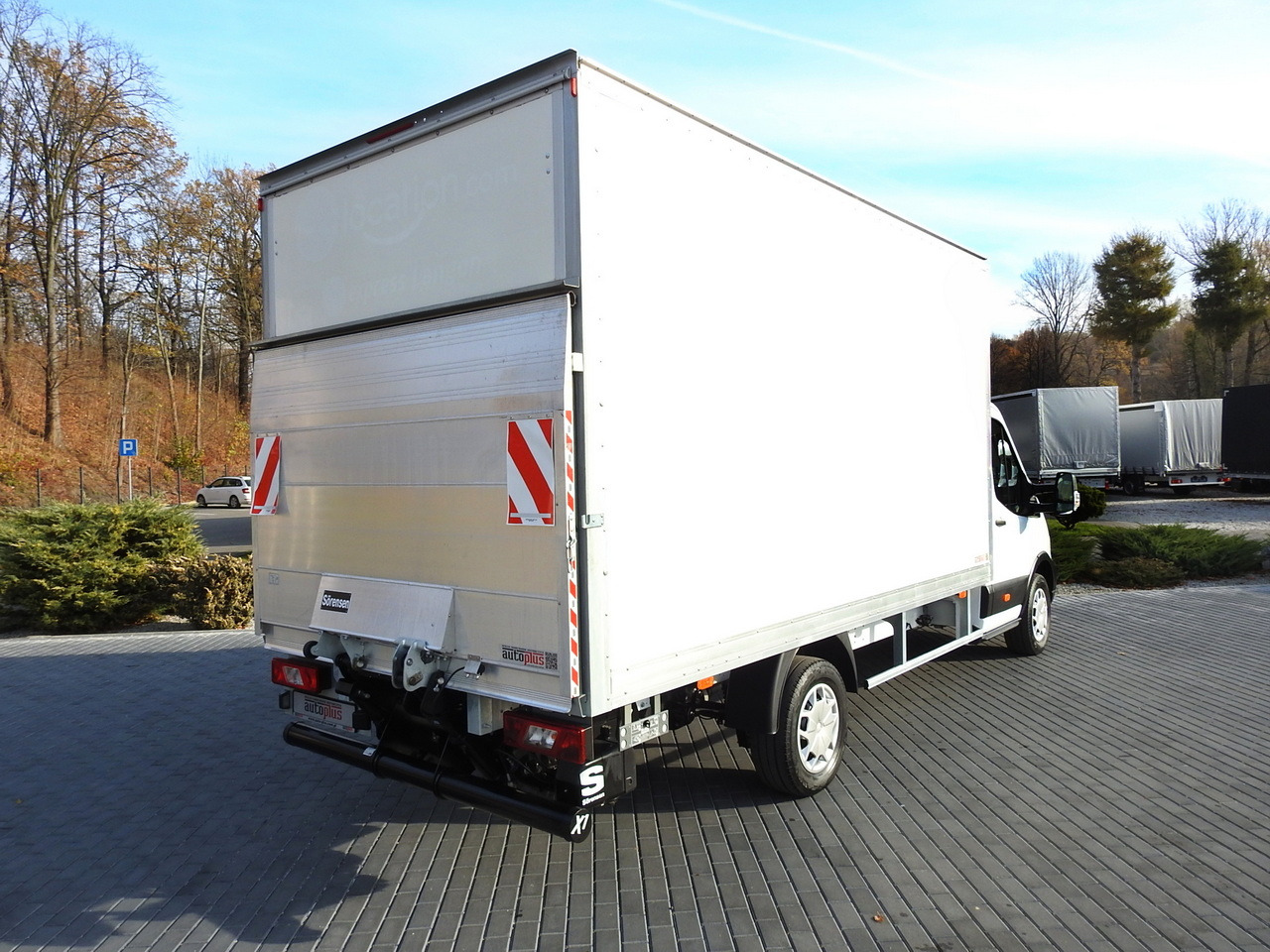 FORD TRANSIT BOX LIFT 8 PALLETS CRUISE CONTROL AIR CONDITIONING 130HP - Kamioncine me kontinier: foto 3 FORD TRANSIT BOX LIFT 8 PALLETS CRUISE CONTROL AIR CONDITIONING 130HP - Kamioncine me kontinier: foto 3