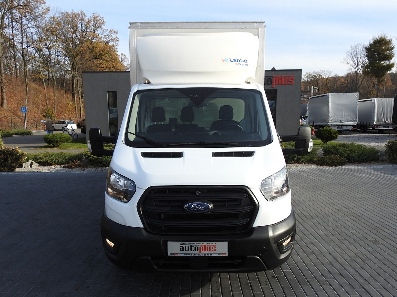 FORD TRANSIT BOX LIFT 8 PALLETS CRUISE CONTROL AIR CONDITIONING 130HP - Kamioncine me kontinier: foto 5 FORD TRANSIT BOX LIFT 8 PALLETS CRUISE CONTROL AIR CONDITIONING 130HP - Kamioncine me kontinier: foto 5