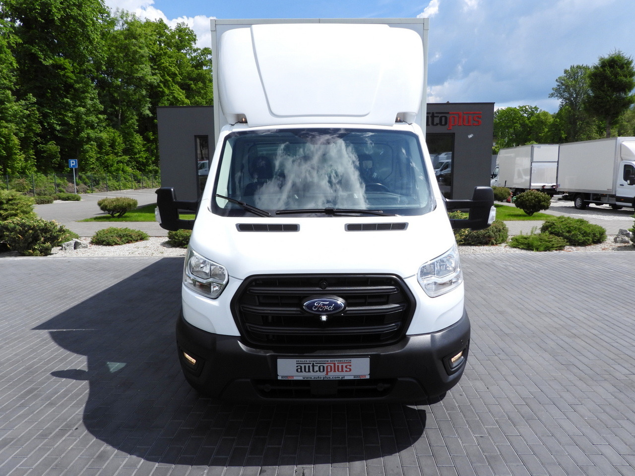 FORD TRANSIT BOX LIFT 8 PALLETS CRUISE CONTROL LED LIGHTS AIR CONDITIONING 130HP - Kamioncine me kontinier: foto 5 FORD TRANSIT BOX LIFT 8 PALLETS CRUISE CONTROL LED LIGHTS AIR CONDITIONING 130HP - Kamioncine me kontinier: foto 5