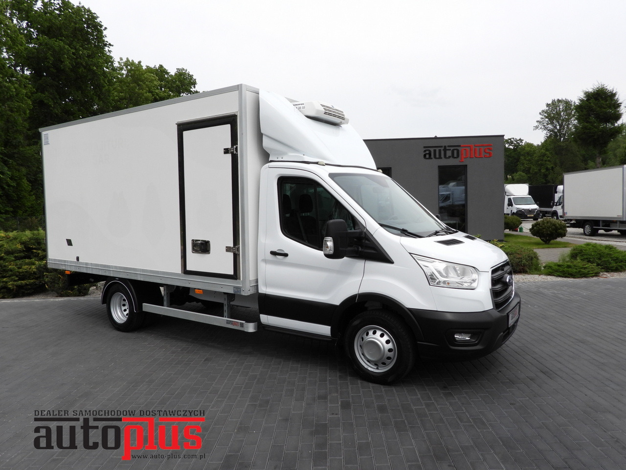 FORD TRANSIT BOX / REFRIGERATOR BOX 5*C / CRUISE CONTROL LED LIGHTS TWIN WHEELS AIR CONDITIONING 130HP - Kamioncine me kontinier: foto 1 FORD TRANSIT BOX / REFRIGERATOR BOX 5*C / CRUISE CONTROL LED LIGHTS TWIN WHEELS AIR CONDITIONING 130HP - Kamioncine me kontinier: foto 1