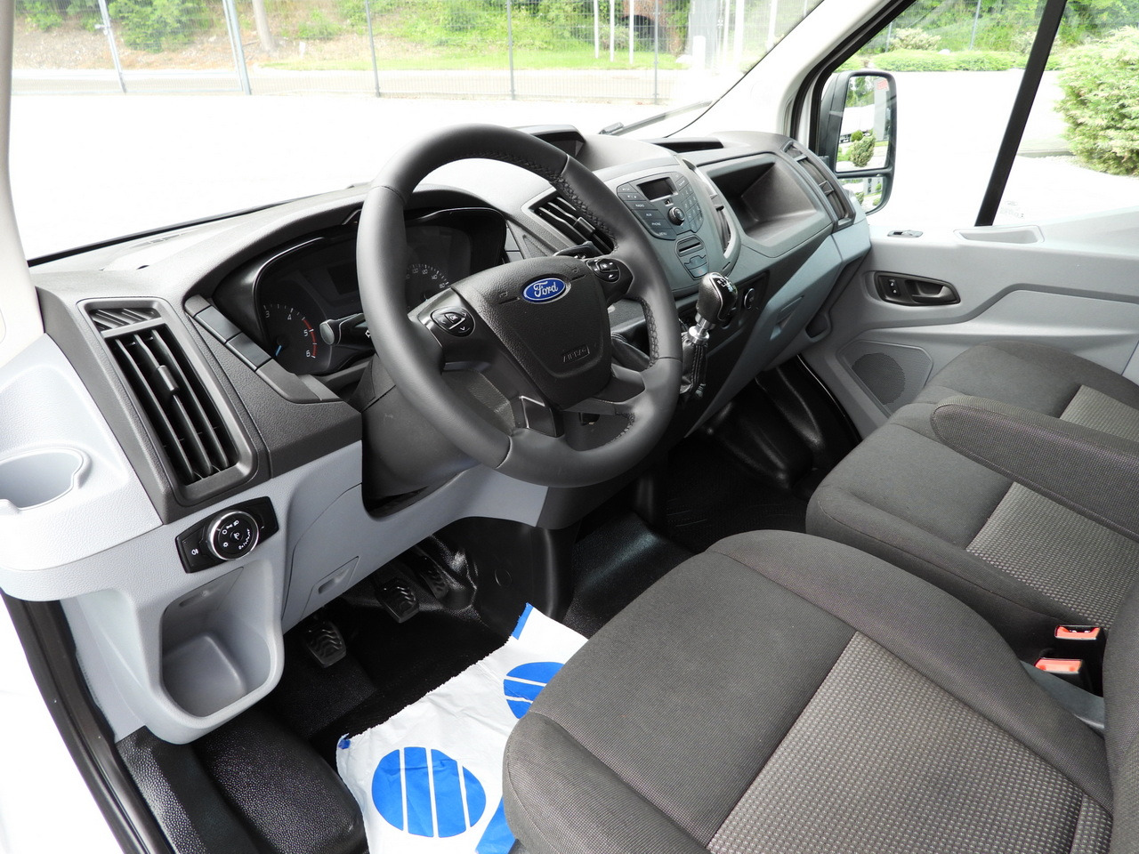 FORD TRANSIT REFRIGERATOR VAN 5*C AIR CONDITIONING 105HP - Furgon frigorifer: foto 2 FORD TRANSIT REFRIGERATOR VAN 5*C AIR CONDITIONING 105HP - Furgon frigorifer: foto 2