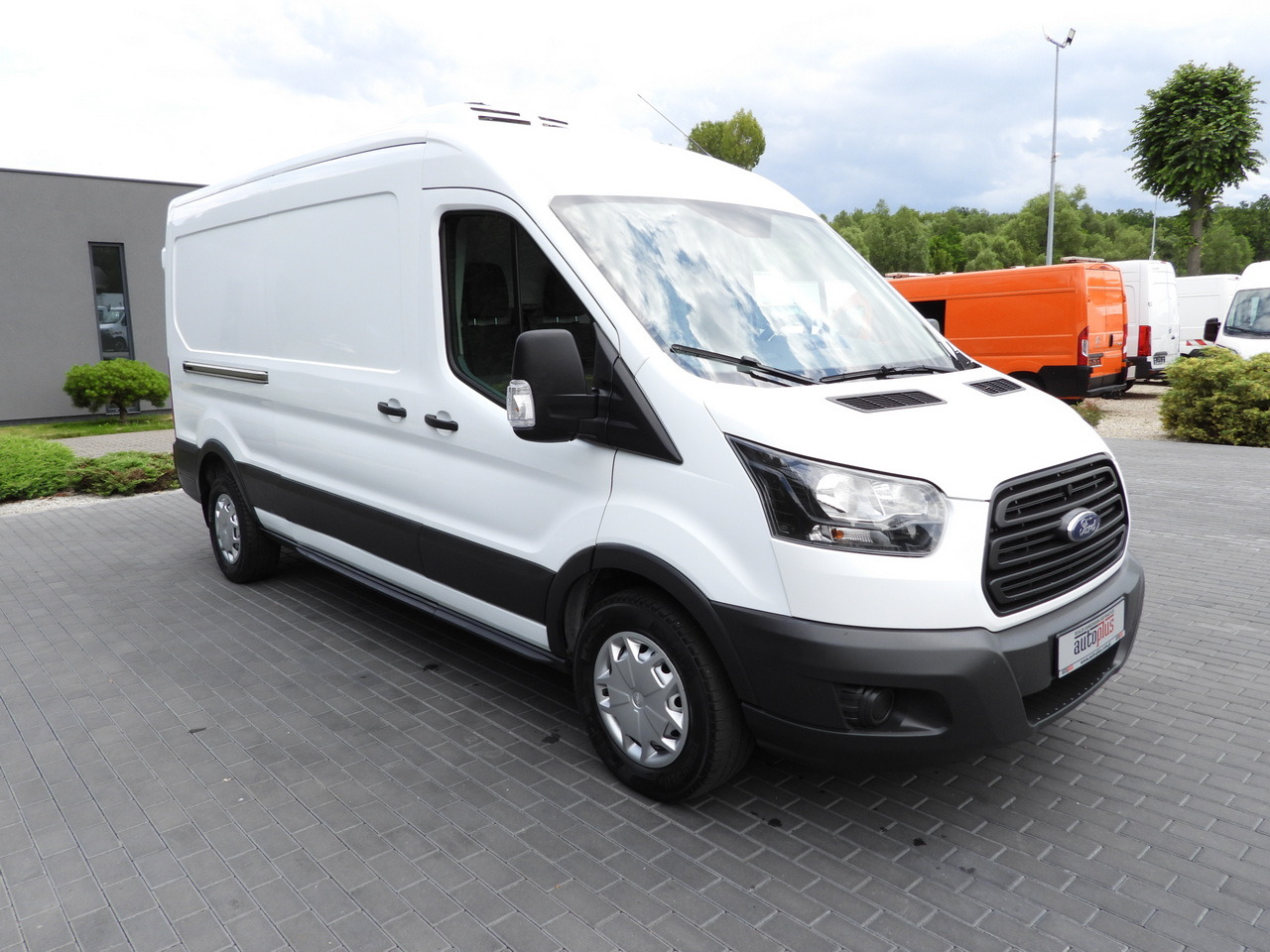 FORD TRANSIT REFRIGERATOR VAN 5*C AIR CONDITIONING 105HP - Furgon frigorifer: foto 4 FORD TRANSIT REFRIGERATOR VAN 5*C AIR CONDITIONING 105HP - Furgon frigorifer: foto 4