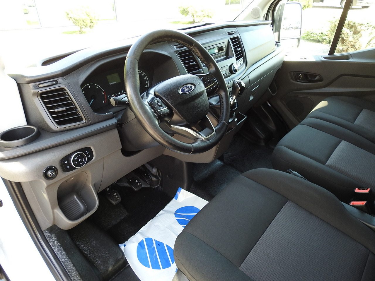 FORD TRANSIT REGRIGERATOR BOX 0*C POWER SUPPLY 230V CRUISE CONTROL AIR CONDITIONING TWIN WHEELS 170HP - Furgon frigorifer: foto 2 FORD TRANSIT REGRIGERATOR BOX 0*C POWER SUPPLY 230V CRUISE CONTROL AIR CONDITIONING TWIN WHEELS 170HP - Furgon frigorifer: foto 2