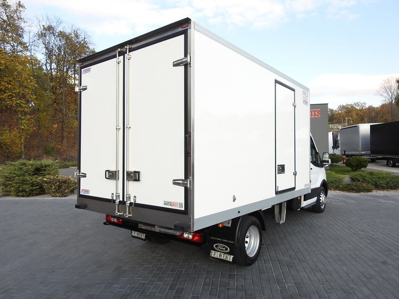 FORD TRANSIT REGRIGERATOR BOX -10*C POWER SUPPLY 230V CRUISE CONTROL AIR CONDITIONING LED LIGHTS PNEUMATICS TWIN WHEELS 130HP - Furgon frigorifer: foto 3 FORD TRANSIT REGRIGERATOR BOX -10*C POWER SUPPLY 230V CRUISE CONTROL AIR CONDITIONING LED LIGHTS PNEUMATICS TWIN WHEELS 130HP - Furgon frigorifer: foto 3