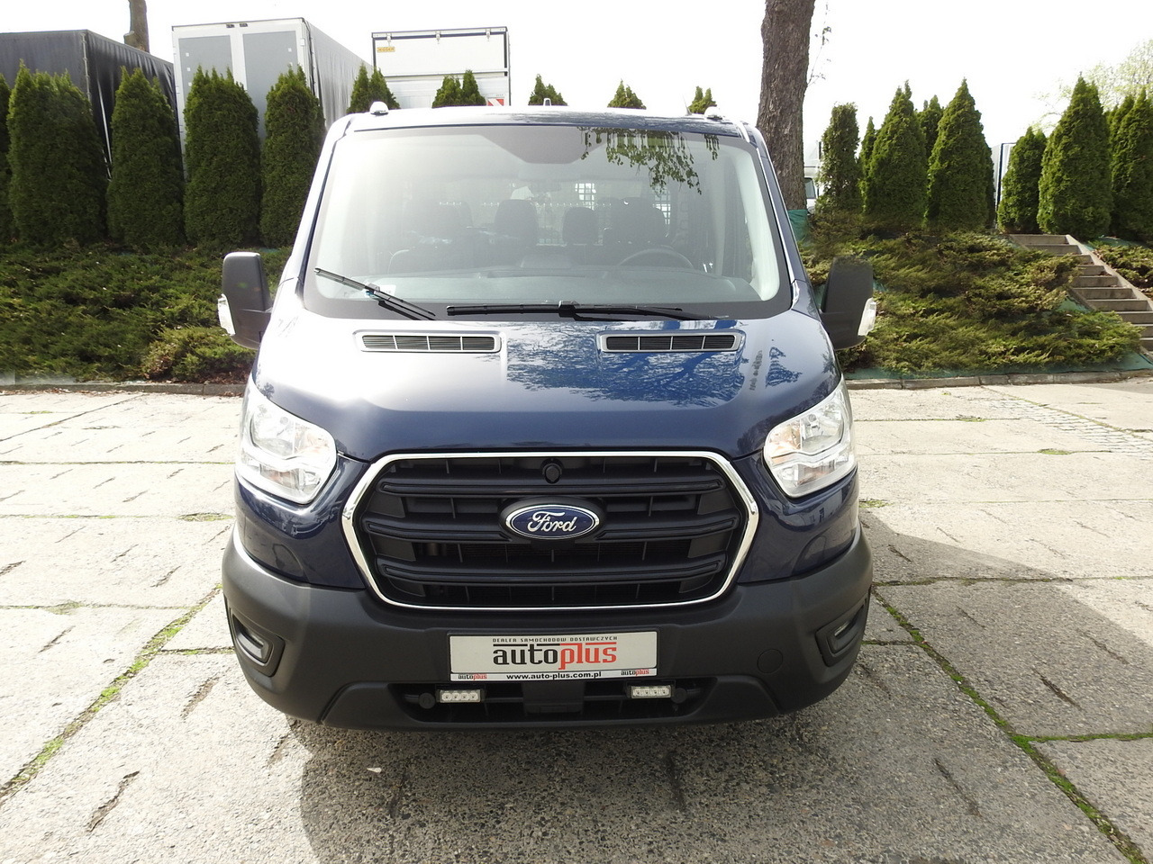 FORD TRANSIT STAKE BODY DOUBLE CABIN DOKA 7 SEATS CRUISE CONTROL AIR CONDITIONING LED LIGHTS 130HP - Kamioncine dopio kabinë: foto 5 FORD TRANSIT STAKE BODY DOUBLE CABIN DOKA 7 SEATS CRUISE CONTROL AIR CONDITIONING LED LIGHTS 130HP - Kamioncine dopio kabinë: foto 5