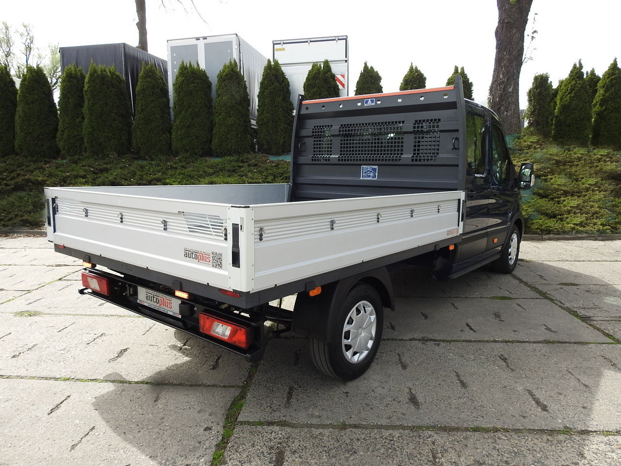 FORD TRANSIT STAKE BODY DOUBLE CABIN DOKA 7 SEATS CRUISE CONTROL AIR CONDITIONING LED LIGHTS 130HP - Kamioncine dopio kabinë: foto 3 FORD TRANSIT STAKE BODY DOUBLE CABIN DOKA 7 SEATS CRUISE CONTROL AIR CONDITIONING LED LIGHTS 130HP - Kamioncine dopio kabinë: foto 3