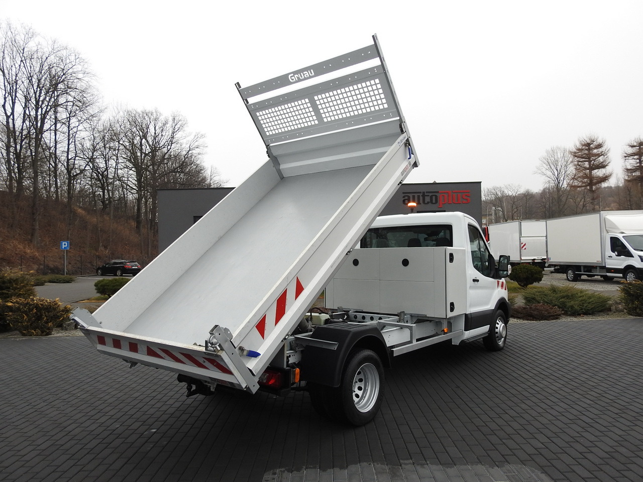 FORD TRANSIT TIPPER CRUISE CONTROL AIR CONDITIONING TWIN WHEELS 170HP - Kamioncine vetëshkarkuese: foto 3 FORD TRANSIT TIPPER CRUISE CONTROL AIR CONDITIONING TWIN WHEELS 170HP - Kamioncine vetëshkarkuese: foto 3