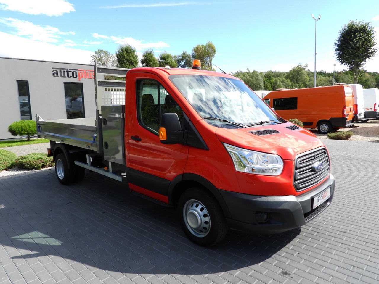 FORD TRANSIT TIPPER CRUISE CONTROL LED LIGHTS TWIN WHEELS AIR CONDITIONING 170HP - Kamioncine vetëshkarkuese: foto 4 FORD TRANSIT TIPPER CRUISE CONTROL LED LIGHTS TWIN WHEELS AIR CONDITIONING 170HP - Kamioncine vetëshkarkuese: foto 4