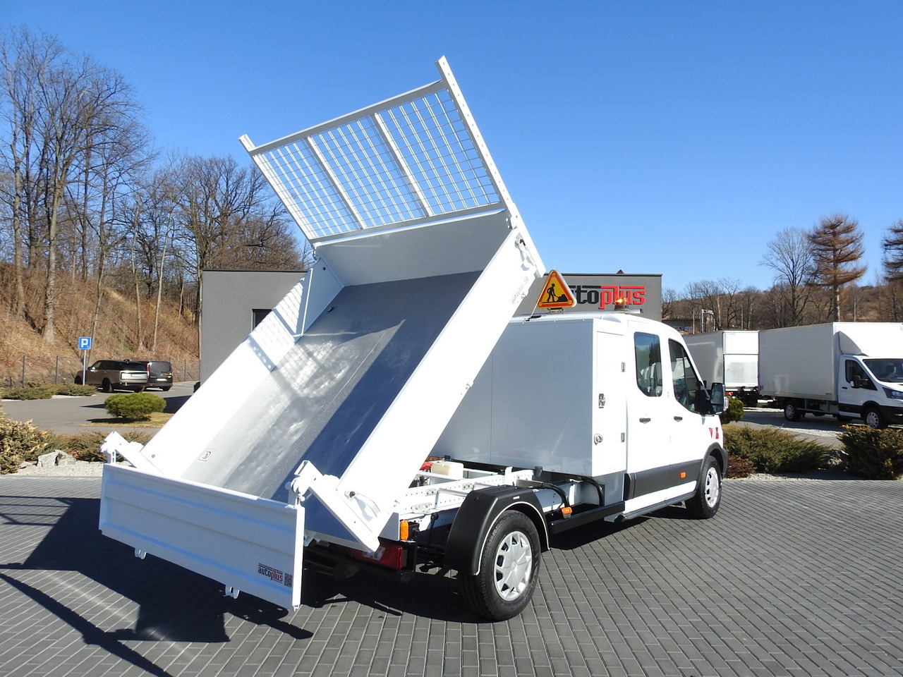 FORD TRANSIT TIPPER DOUBLE CABIN DOKA 6 SEATS CRUISE CONTROL AIR CONDITIONING 130HP - Kamioncine vetëshkarkuese: foto 3 FORD TRANSIT TIPPER DOUBLE CABIN DOKA 6 SEATS CRUISE CONTROL AIR CONDITIONING 130HP - Kamioncine vetëshkarkuese: foto 3