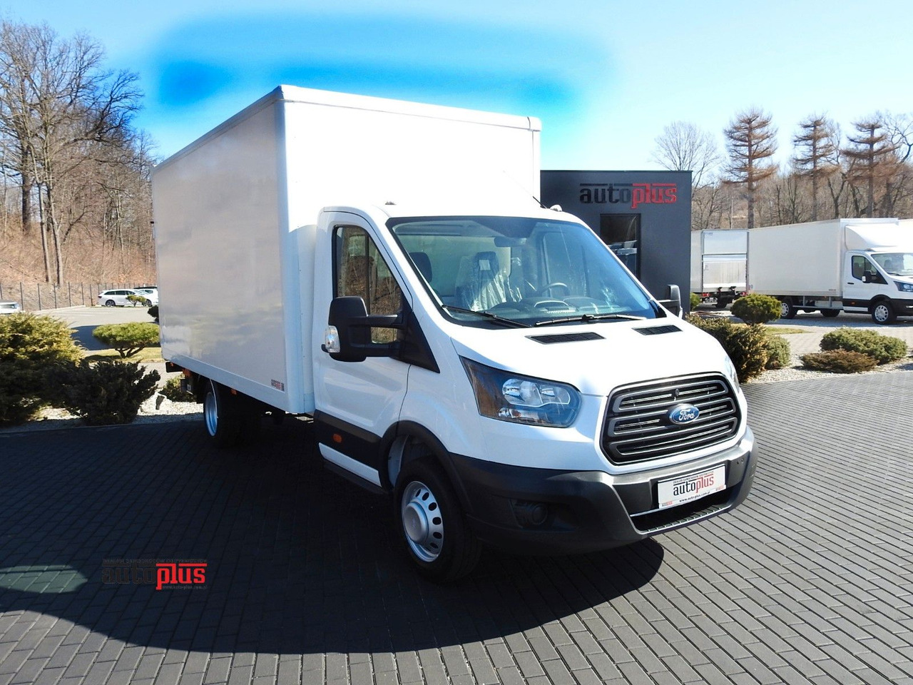 Ford TRANSIT KOFFER AUFZUG 8 PALETTEN ZWILLINGSRÄDER - Kamioncine me kontinier: foto 1 Ford TRANSIT KOFFER AUFZUG 8 PALETTEN ZWILLINGSRÄDER - Kamioncine me kontinier: foto 1