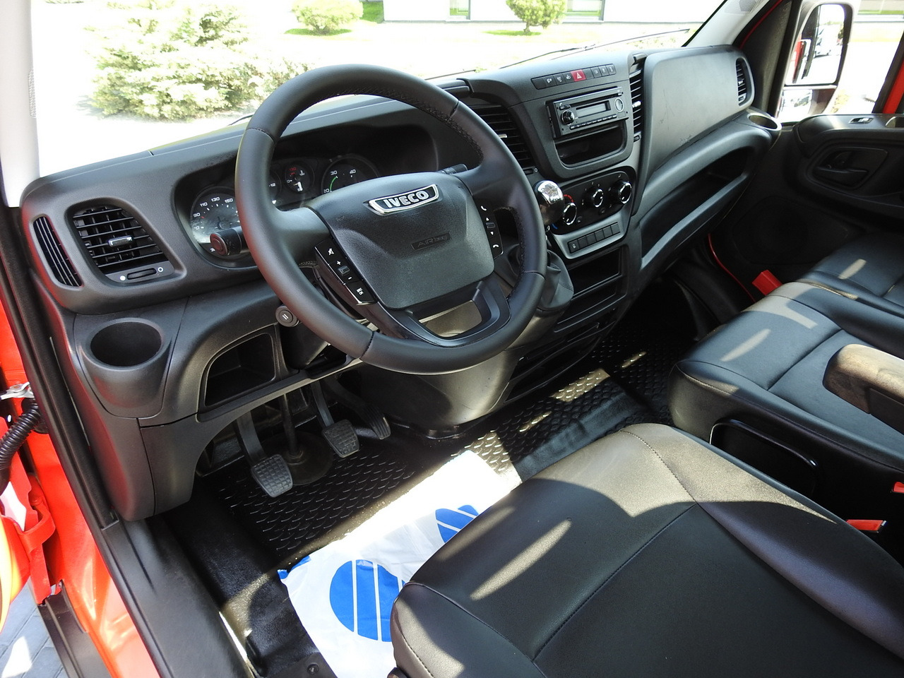 IVECO DAILY 35C13 TIPPER CRUISE CONTROL AIR CONDITIONING TWIN WHEELS 130HP - Kamioncine vetëshkarkuese: foto 2 IVECO DAILY 35C13 TIPPER CRUISE CONTROL AIR CONDITIONING TWIN WHEELS 130HP - Kamioncine vetëshkarkuese: foto 2
