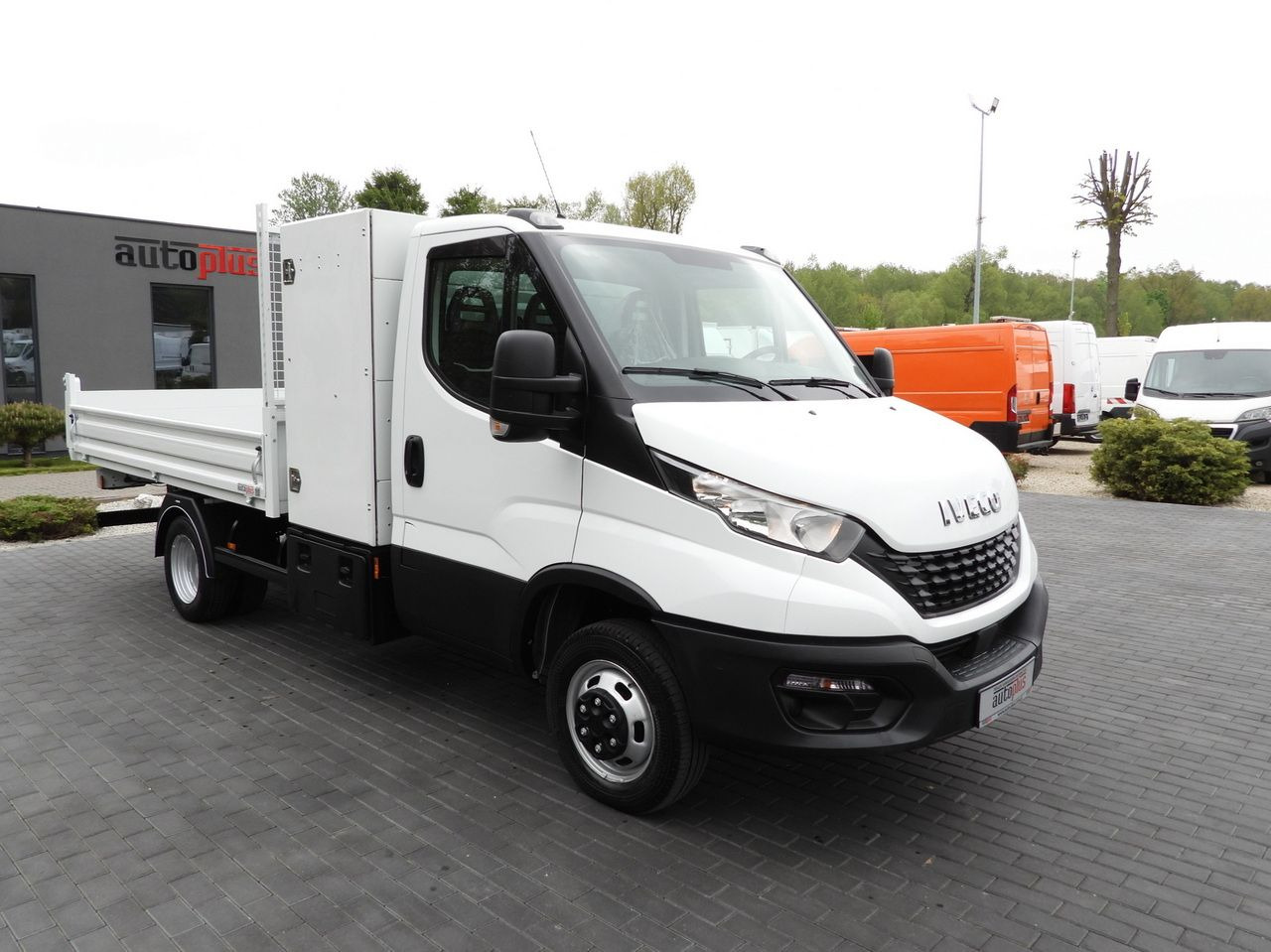 IVECO DAILY 35C14 TIPPER CRUISE CONTROL TWIN WHEELS 140HP - Kamioncine vetëshkarkuese: foto 4 IVECO DAILY 35C14 TIPPER CRUISE CONTROL TWIN WHEELS 140HP - Kamioncine vetëshkarkuese: foto 4