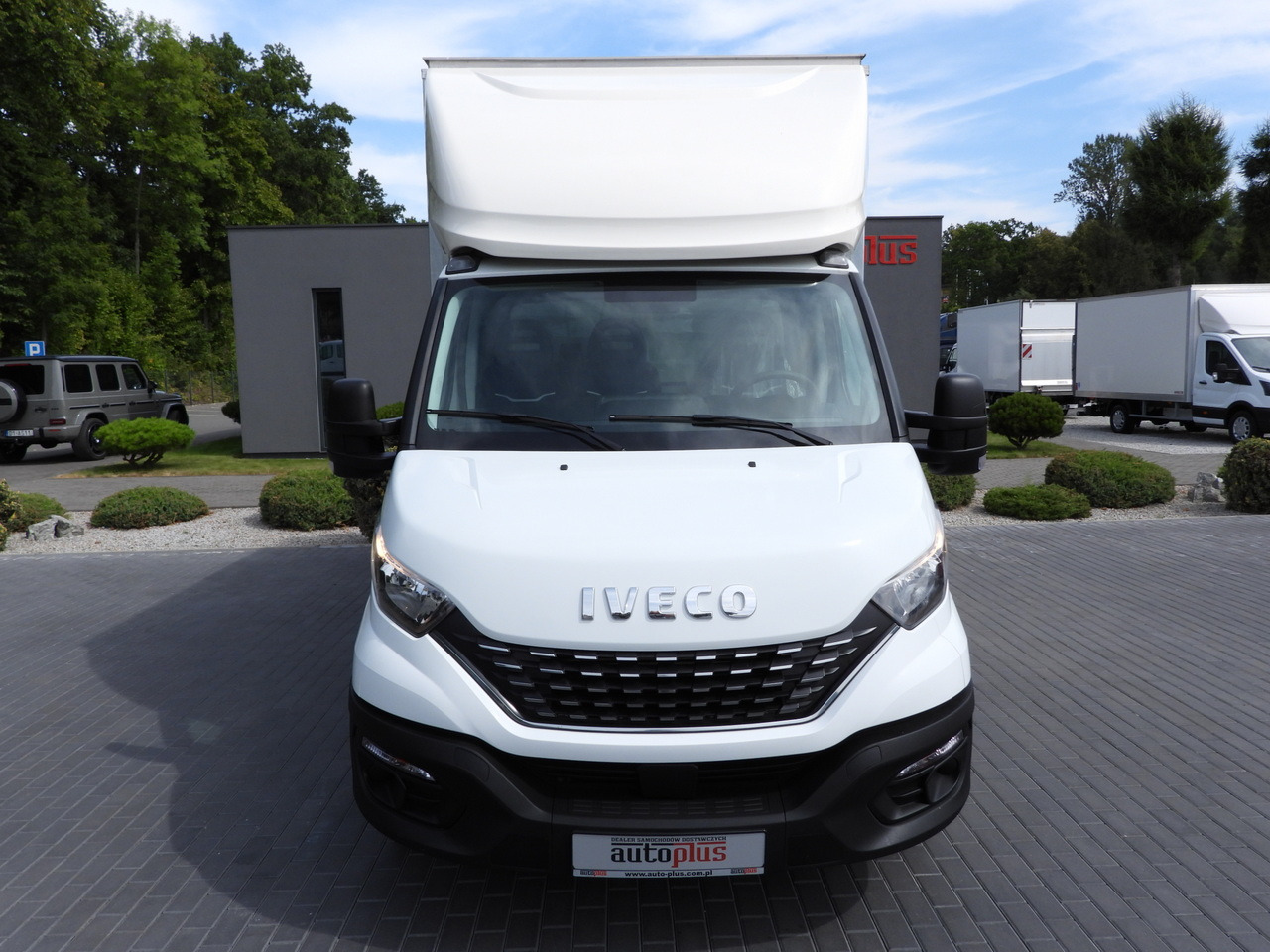 IVECO DAILY 35C16 BOX LIFT 8 PALLETS CRUISE CONTROL AUTOMATIC TRANSMISSION HI-MATIC TWIN WHEELS AIR CONDITIONING 160HP - Kamioncine me kontinier: foto 5 IVECO DAILY 35C16 BOX LIFT 8 PALLETS CRUISE CONTROL AUTOMATIC TRANSMISSION HI-MATIC TWIN WHEELS AIR CONDITIONING 160HP - Kamioncine me kontinier: foto 5