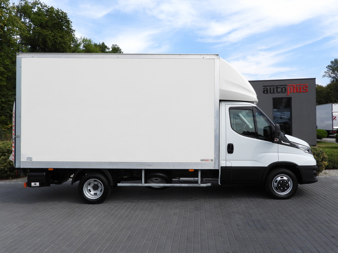 Kamioncine me kontinier IVECO DAILY 35C16 BOX LIFT 8 PALLETS CRUISE CONTROL AUTOMATIC TRANSMISSION HI-MATIC TWIN WHEELS AIR CONDITIONING  160HP: foto 7 Kamioncine me kontinier IVECO DAILY 35C16 BOX LIFT 8 PALLETS CRUISE CONTROL AUTOMATIC TRANSMISSION HI-MATIC TWIN WHEELS AIR CONDITIONING  160HP: foto 7