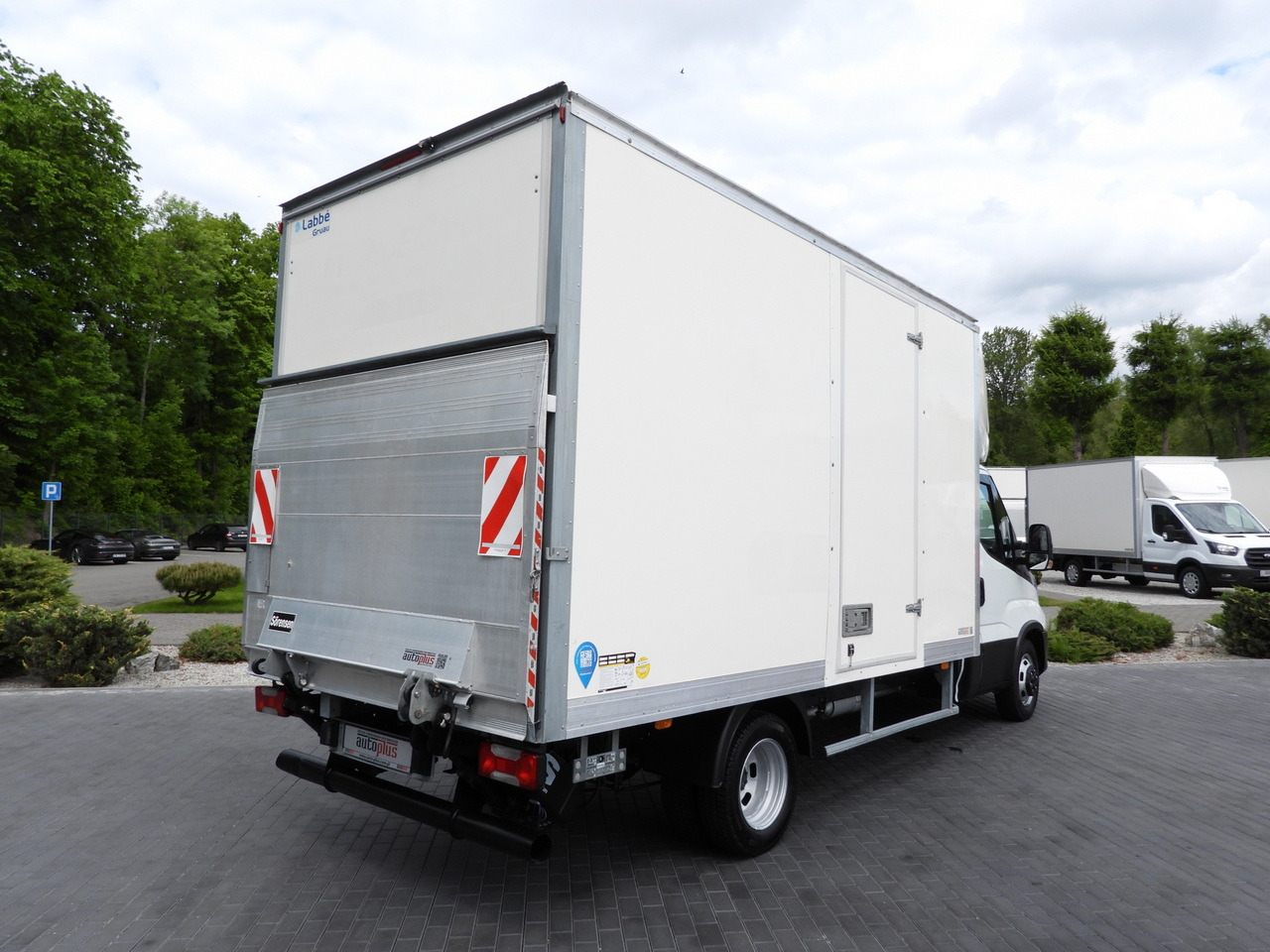 IVECO DAILY 35C16 BOX LIFT 8 PALLETS CRUISE CONTROL TWIN WHEELS AIR CONDITIONING 160HP - Kamioncine me kontinier: foto 3 IVECO DAILY 35C16 BOX LIFT 8 PALLETS CRUISE CONTROL TWIN WHEELS AIR CONDITIONING 160HP - Kamioncine me kontinier: foto 3