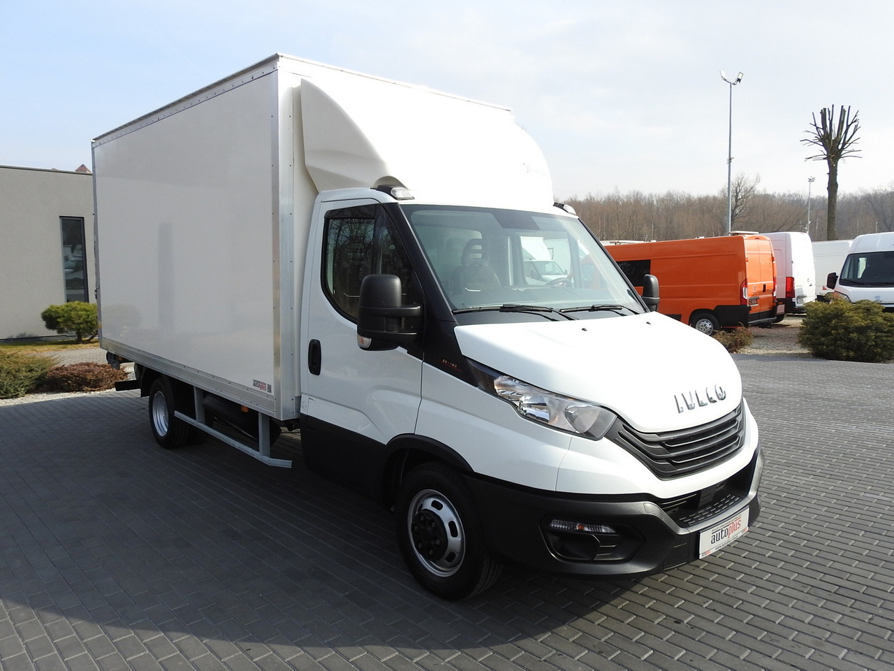 IVECO DAILY 35C16 BOX LIFT 8 PALLETS CRUISE CONTROL TWIN WHEELS AIR CONDITIONING 160HP - Kamioncine me kontinier: foto 4 IVECO DAILY 35C16 BOX LIFT 8 PALLETS CRUISE CONTROL TWIN WHEELS AIR CONDITIONING 160HP - Kamioncine me kontinier: foto 4