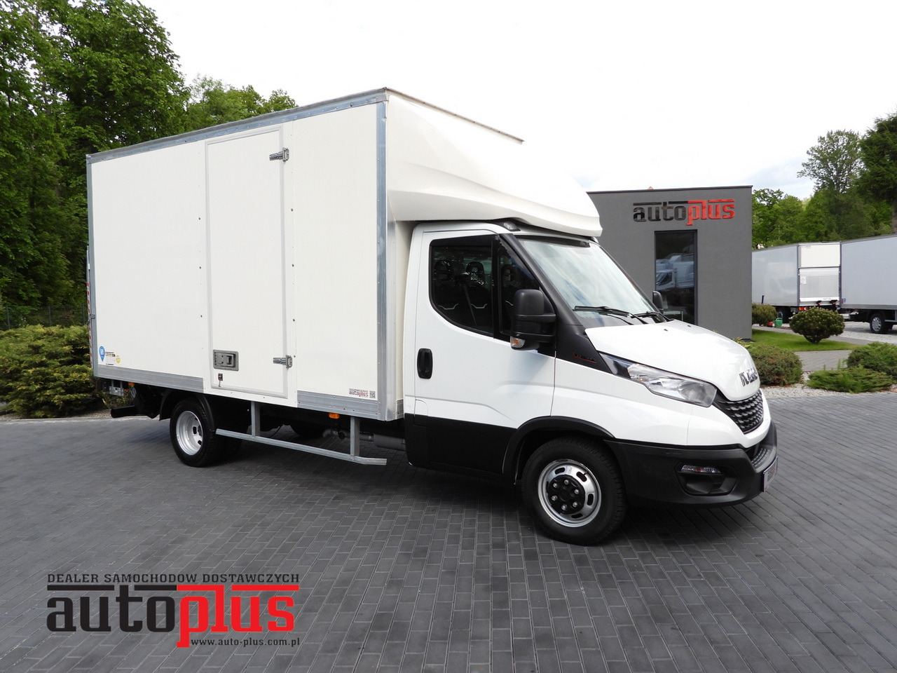 IVECO DAILY 35C16 BOX LIFT 8 PALLETS CRUISE CONTROL TWIN WHEELS AIR CONDITIONING 160HP - Kamioncine me kontinier: foto 1 IVECO DAILY 35C16 BOX LIFT 8 PALLETS CRUISE CONTROL TWIN WHEELS AIR CONDITIONING 160HP - Kamioncine me kontinier: foto 1