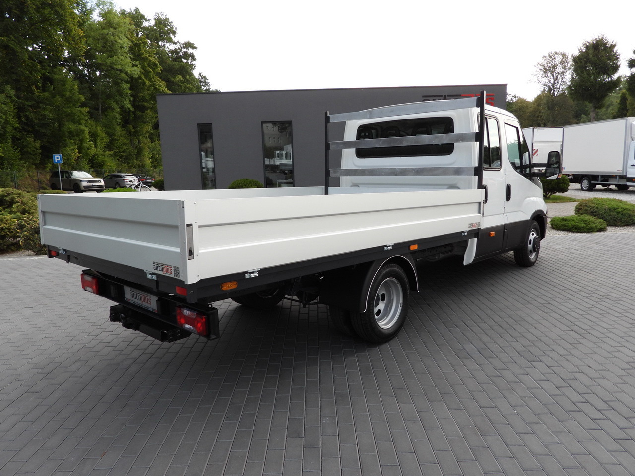 IVECO DAILY 35C17 STAKE BODY DOUBLE CABIN DOKA 7 SEATS CRUISE CONTROL TWIN WHEELS AIR CONDITIONING  170HP - Kamioncine dopio kabinë: foto 3 IVECO DAILY 35C17 STAKE BODY DOUBLE CABIN DOKA 7 SEATS CRUISE CONTROL TWIN WHEELS AIR CONDITIONING  170HP - Kamioncine dopio kabinë: foto 3