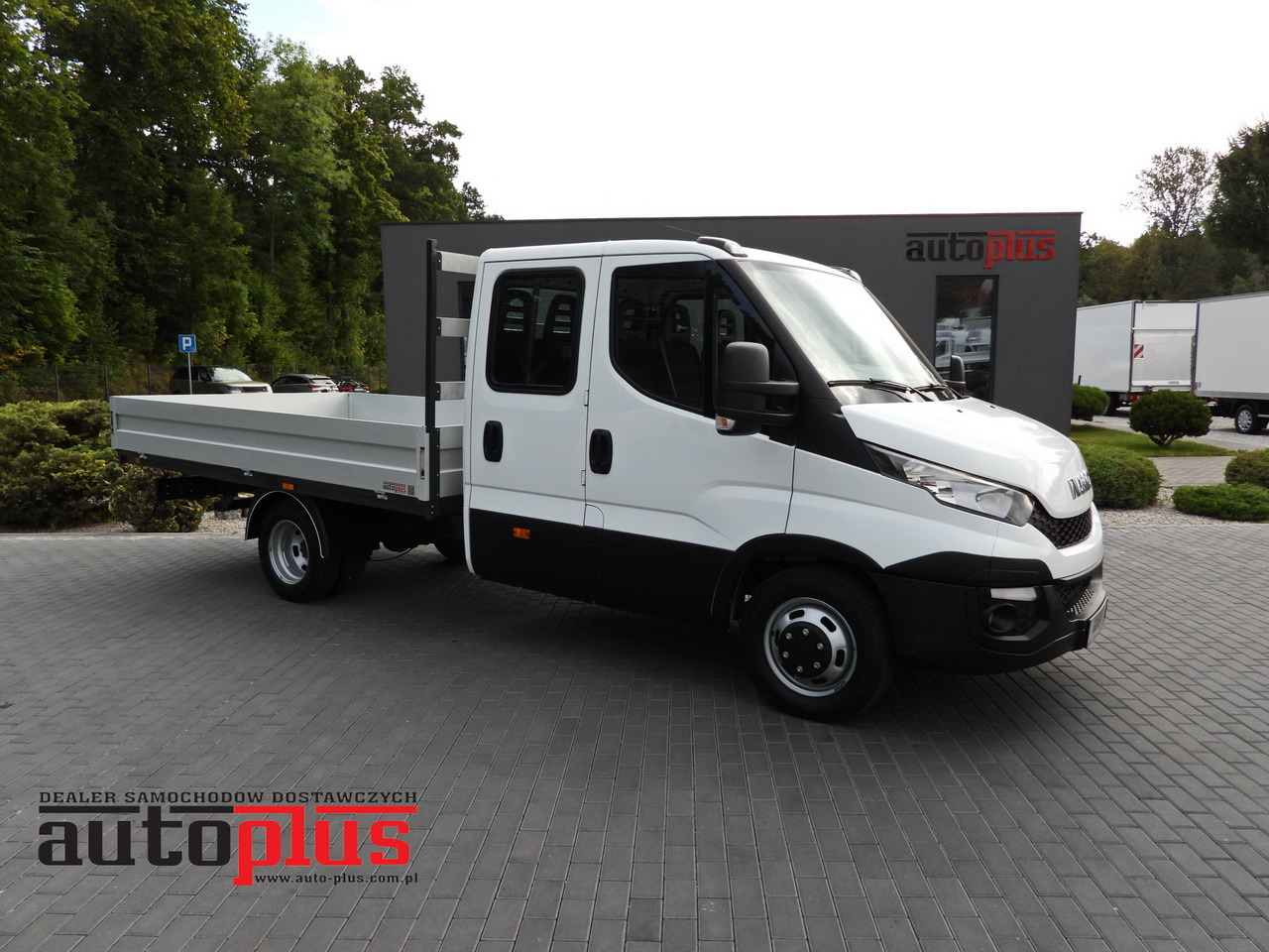 IVECO DAILY 35C17 STAKE BODY DOUBLE CABIN DOKA 7 SEATS CRUISE CONTROL TWIN WHEELS AIR CONDITIONING  170HP - Kamioncine dopio kabinë: foto 1 IVECO DAILY 35C17 STAKE BODY DOUBLE CABIN DOKA 7 SEATS CRUISE CONTROL TWIN WHEELS AIR CONDITIONING  170HP - Kamioncine dopio kabinë: foto 1