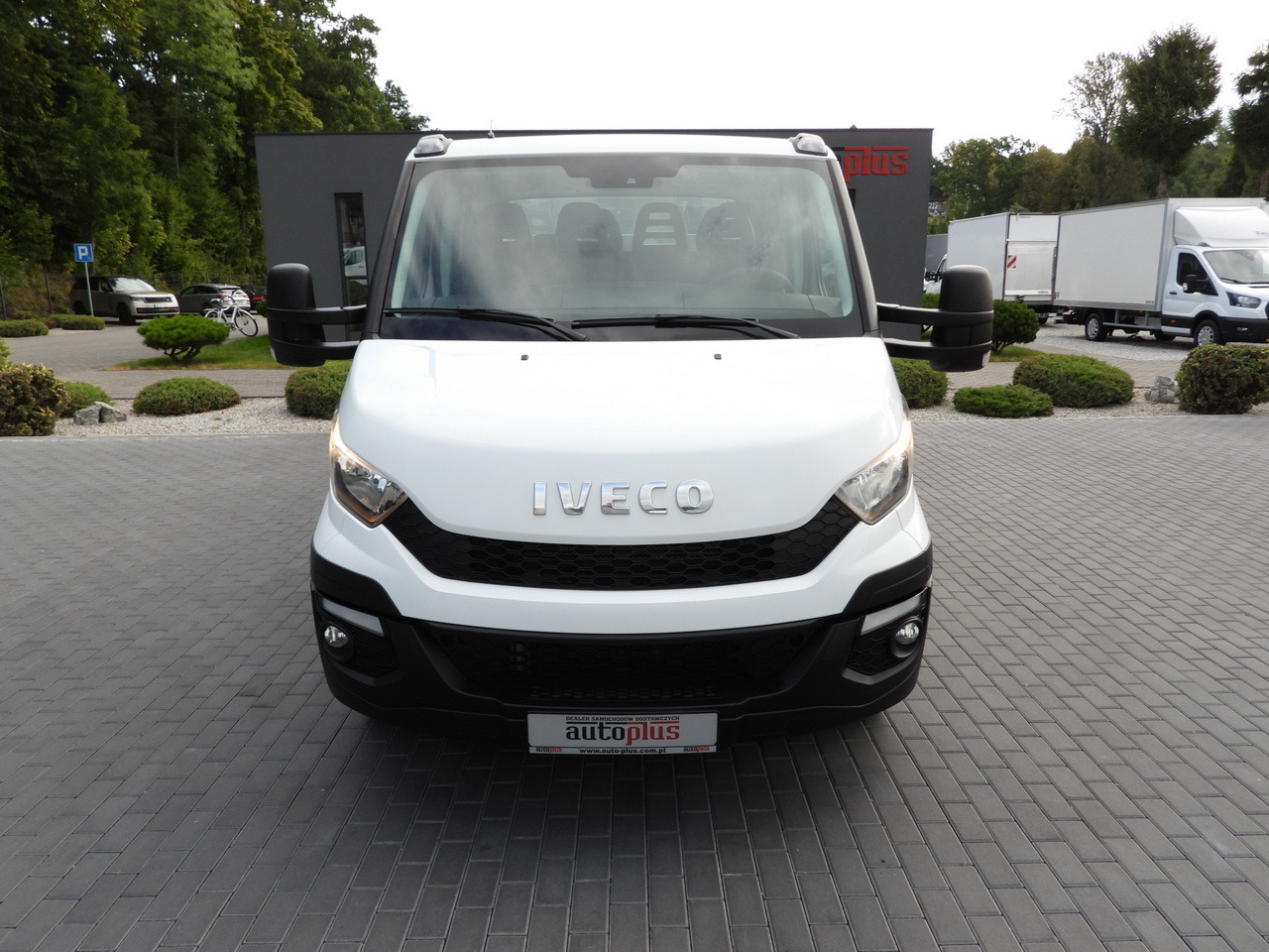 IVECO DAILY 35C17 STAKE BODY DOUBLE CABIN DOKA 7 SEATS CRUISE CONTROL TWIN WHEELS AIR CONDITIONING  170HP - Kamioncine dopio kabinë: foto 5 IVECO DAILY 35C17 STAKE BODY DOUBLE CABIN DOKA 7 SEATS CRUISE CONTROL TWIN WHEELS AIR CONDITIONING  170HP - Kamioncine dopio kabinë: foto 5
