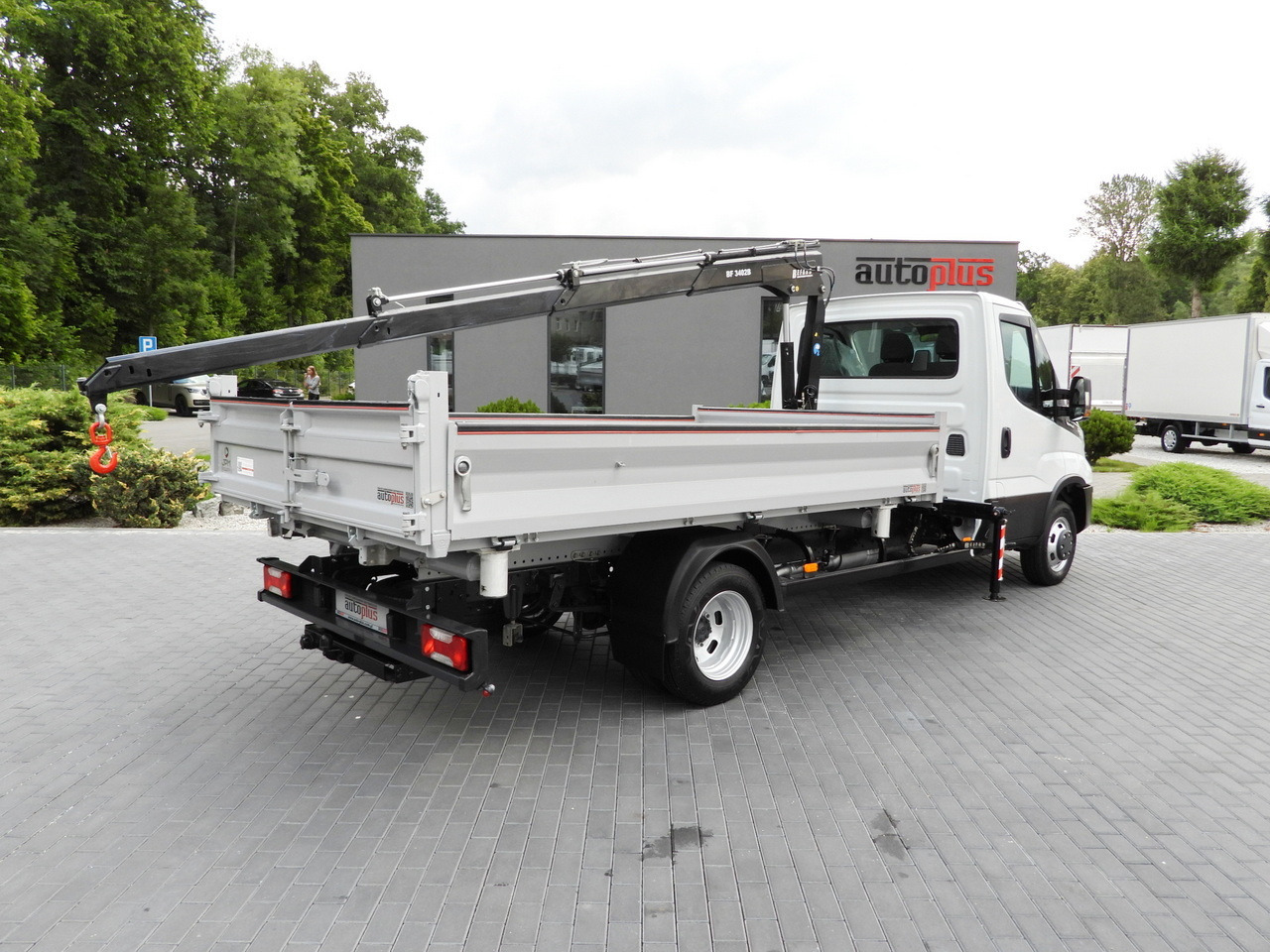 IVECO DAILY 35C18 THREE-WAY TIPPER 3 HDS SEATS CRUISE CONTROL LED LIGHTS AUTOMATIC TRANSMISSION HI-MATIC TWIN WHEELS AIR CONDITIONING 180HP - Kamioncine vetëshkarkuese: foto 3 IVECO DAILY 35C18 THREE-WAY TIPPER 3 HDS SEATS CRUISE CONTROL LED LIGHTS AUTOMATIC TRANSMISSION HI-MATIC TWIN WHEELS AIR CONDITIONING 180HP - Kamioncine vetëshkarkuese: foto 3