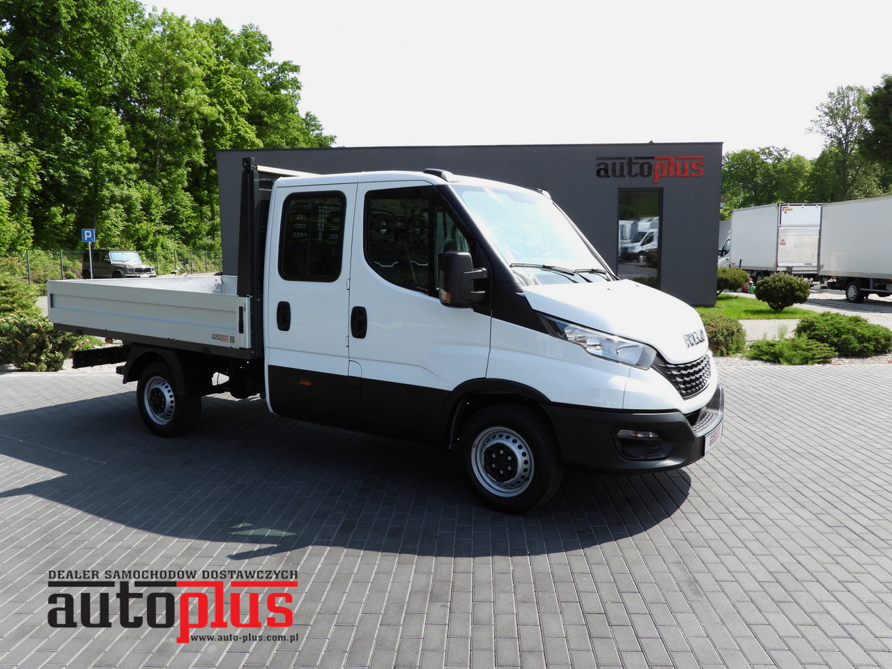 IVECO DAILY 35S12 STAKE BODY DOUBLE CABIN DOKA 7 SEATS AIR CONDITIONING 120HP - Kamioncine dopio kabinë: foto 1 IVECO DAILY 35S12 STAKE BODY DOUBLE CABIN DOKA 7 SEATS AIR CONDITIONING 120HP - Kamioncine dopio kabinë: foto 1