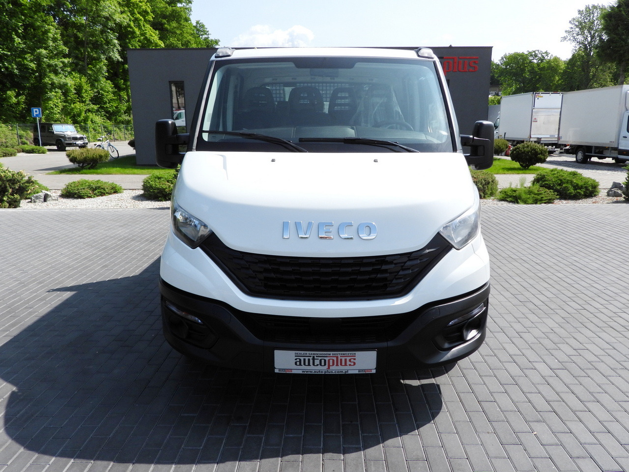 IVECO DAILY 35S12 STAKE BODY DOUBLE CABIN DOKA 7 SEATS AIR CONDITIONING 120HP - Kamioncine dopio kabinë: foto 5 IVECO DAILY 35S12 STAKE BODY DOUBLE CABIN DOKA 7 SEATS AIR CONDITIONING 120HP - Kamioncine dopio kabinë: foto 5