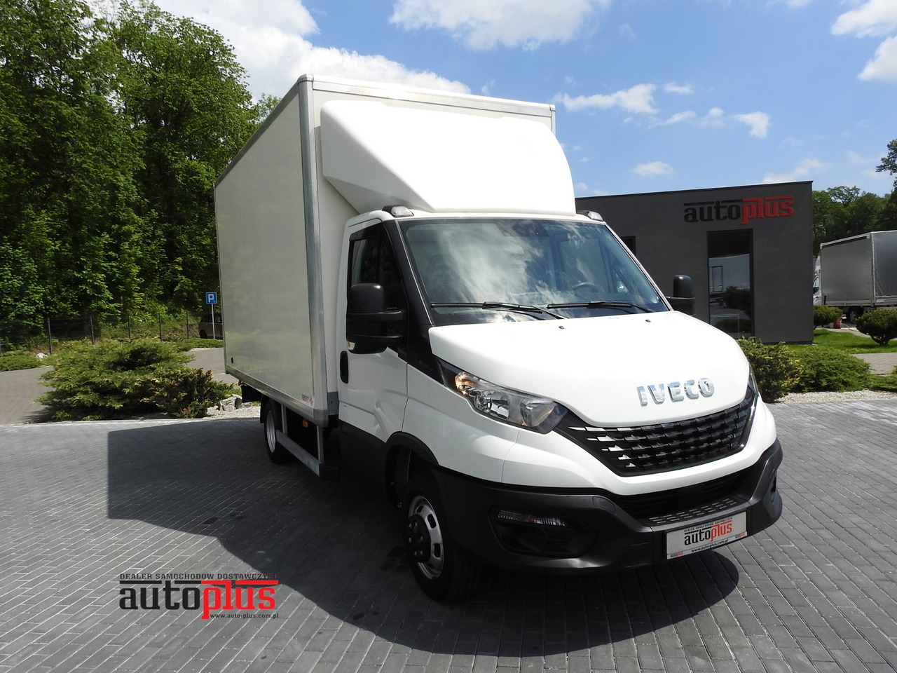 IVECO DAILY 35S14 8 PALLETS CRUISE CONTROL TWIN WHEELS AIR CONDITIONING 140HP - Kamioncine me kontinier: foto 1 IVECO DAILY 35S14 8 PALLETS CRUISE CONTROL TWIN WHEELS AIR CONDITIONING 140HP - Kamioncine me kontinier: foto 1