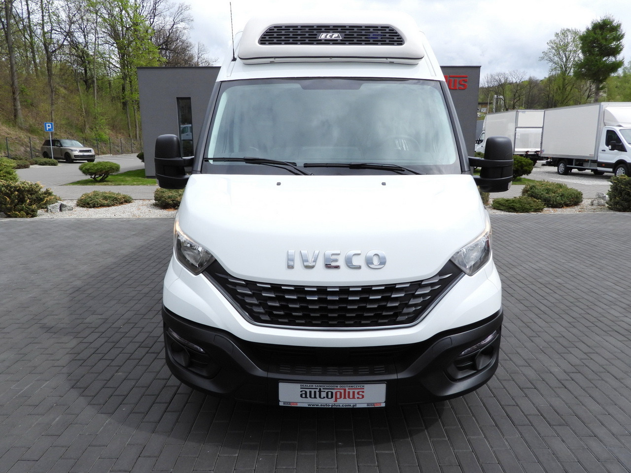 IVECO DAILY 35S14 REFRIGERATOR VAN 0*C POWER SUPPLY 230V CRUISE CONTROL AUTOMATIC TRANSMISSION HI-MATIC AIR CONDITIONING 140HP - Furgon frigorifer: foto 5 IVECO DAILY 35S14 REFRIGERATOR VAN 0*C POWER SUPPLY 230V CRUISE CONTROL AUTOMATIC TRANSMISSION HI-MATIC AIR CONDITIONING 140HP - Furgon frigorifer: foto 5