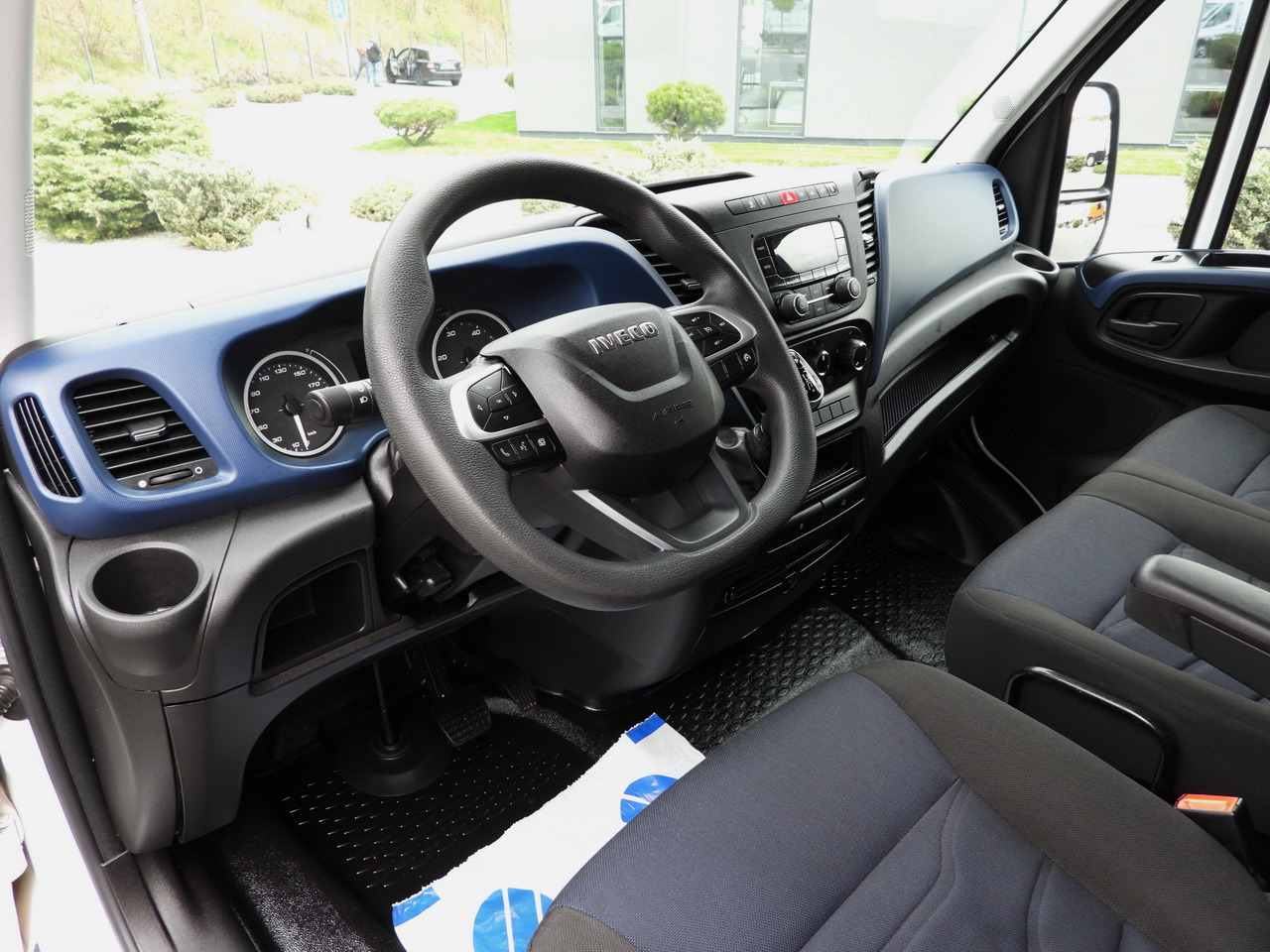 IVECO DAILY 35S14 REFRIGERATOR VAN 0*C POWER SUPPLY 230V CRUISE CONTROL AUTOMATIC TRANSMISSION HI-MATIC AIR CONDITIONING 140HP - Furgon frigorifer: foto 2 IVECO DAILY 35S14 REFRIGERATOR VAN 0*C POWER SUPPLY 230V CRUISE CONTROL AUTOMATIC TRANSMISSION HI-MATIC AIR CONDITIONING 140HP - Furgon frigorifer: foto 2