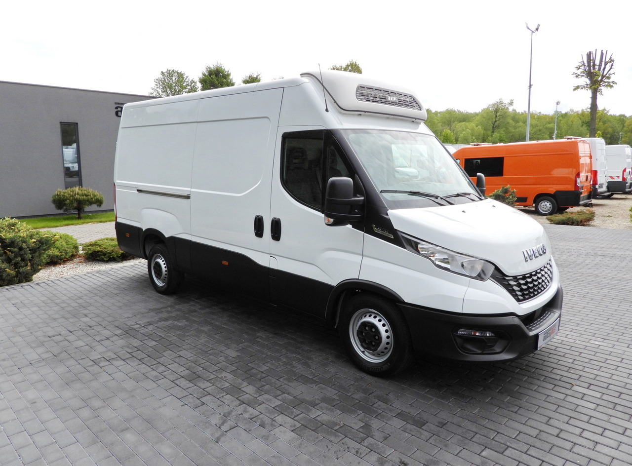 IVECO DAILY 35S14 REFRIGERATOR VAN -10*C POWER SUPPLY 230V CRUISE CONTROL AUTOMATIC TRANSMISSION HI-MATIC AIR CONDITIONING 140HP - Furgon frigorifer: foto 4 IVECO DAILY 35S14 REFRIGERATOR VAN -10*C POWER SUPPLY 230V CRUISE CONTROL AUTOMATIC TRANSMISSION HI-MATIC AIR CONDITIONING 140HP - Furgon frigorifer: foto 4