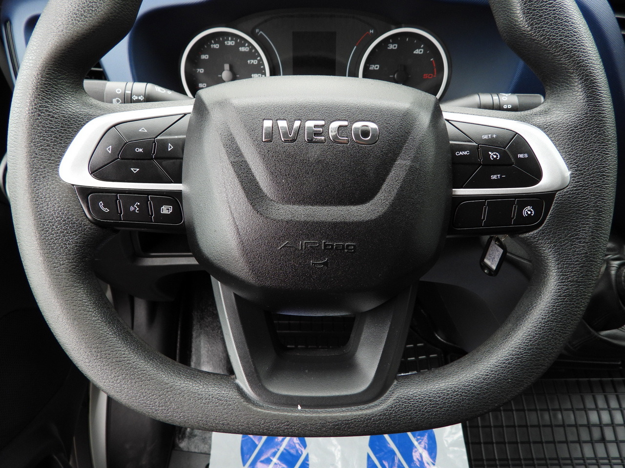 Furgon frigorifer IVECO DAILY 35S14 REFRIGERATOR VAN -10*C POWER SUPPLY 230V CRUISE CONTROL AUTOMATIC TRANSMISSION HI-MATIC AIR CONDITIONING 140HP: foto 37 Furgon frigorifer IVECO DAILY 35S14 REFRIGERATOR VAN -10*C POWER SUPPLY 230V CRUISE CONTROL AUTOMATIC TRANSMISSION HI-MATIC AIR CONDITIONING 140HP: foto 37