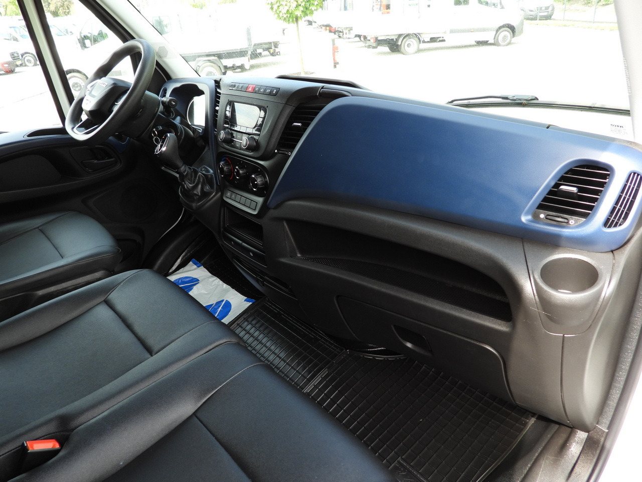 Furgon frigorifer IVECO DAILY 35S14 REFRIGERATOR VAN -10*C POWER SUPPLY 230V CRUISE CONTROL AUTOMATIC TRANSMISSION HI-MATIC AIR CONDITIONING 140HP: foto 48 Furgon frigorifer IVECO DAILY 35S14 REFRIGERATOR VAN -10*C POWER SUPPLY 230V CRUISE CONTROL AUTOMATIC TRANSMISSION HI-MATIC AIR CONDITIONING 140HP: foto 48