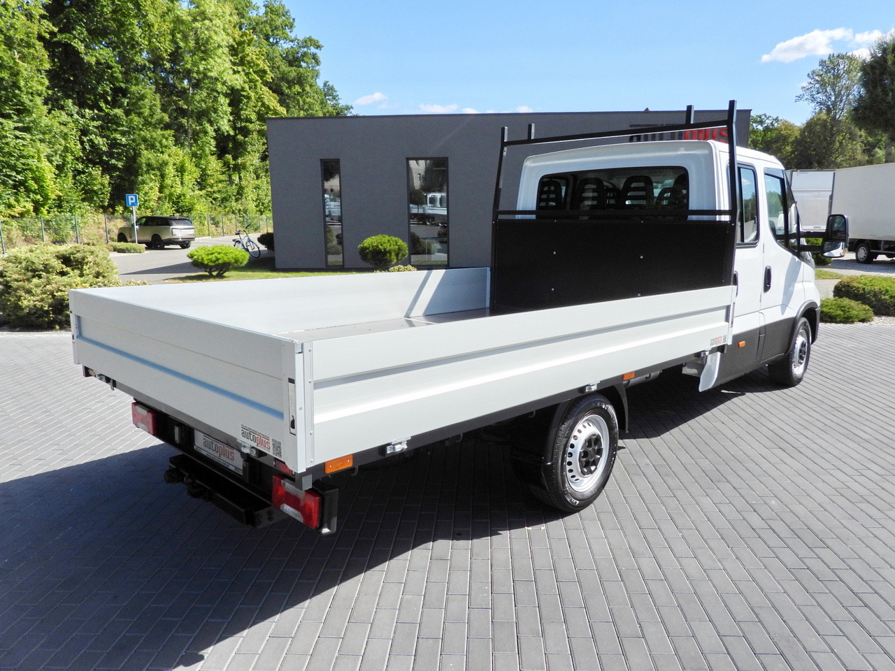 IVECO DAILY 35S14 STAKE BODY DOUBLE CABIN DOKA 7 SEATS CRUISE CONTROL AIR CONDITIONING 135HP - Kamioncine me karroceri: foto 3 IVECO DAILY 35S14 STAKE BODY DOUBLE CABIN DOKA 7 SEATS CRUISE CONTROL AIR CONDITIONING 135HP - Kamioncine me karroceri: foto 3