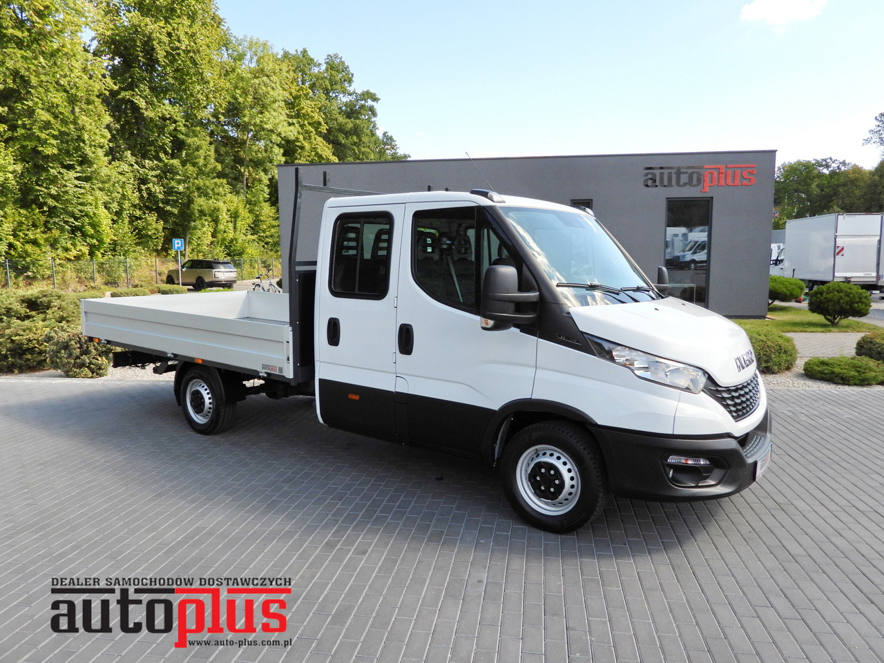 IVECO DAILY 35S14 STAKE BODY DOUBLE CABIN DOKA 7 SEATS CRUISE CONTROL AIR CONDITIONING 135HP - Kamioncine me karroceri: foto 1 IVECO DAILY 35S14 STAKE BODY DOUBLE CABIN DOKA 7 SEATS CRUISE CONTROL AIR CONDITIONING 135HP - Kamioncine me karroceri: foto 1