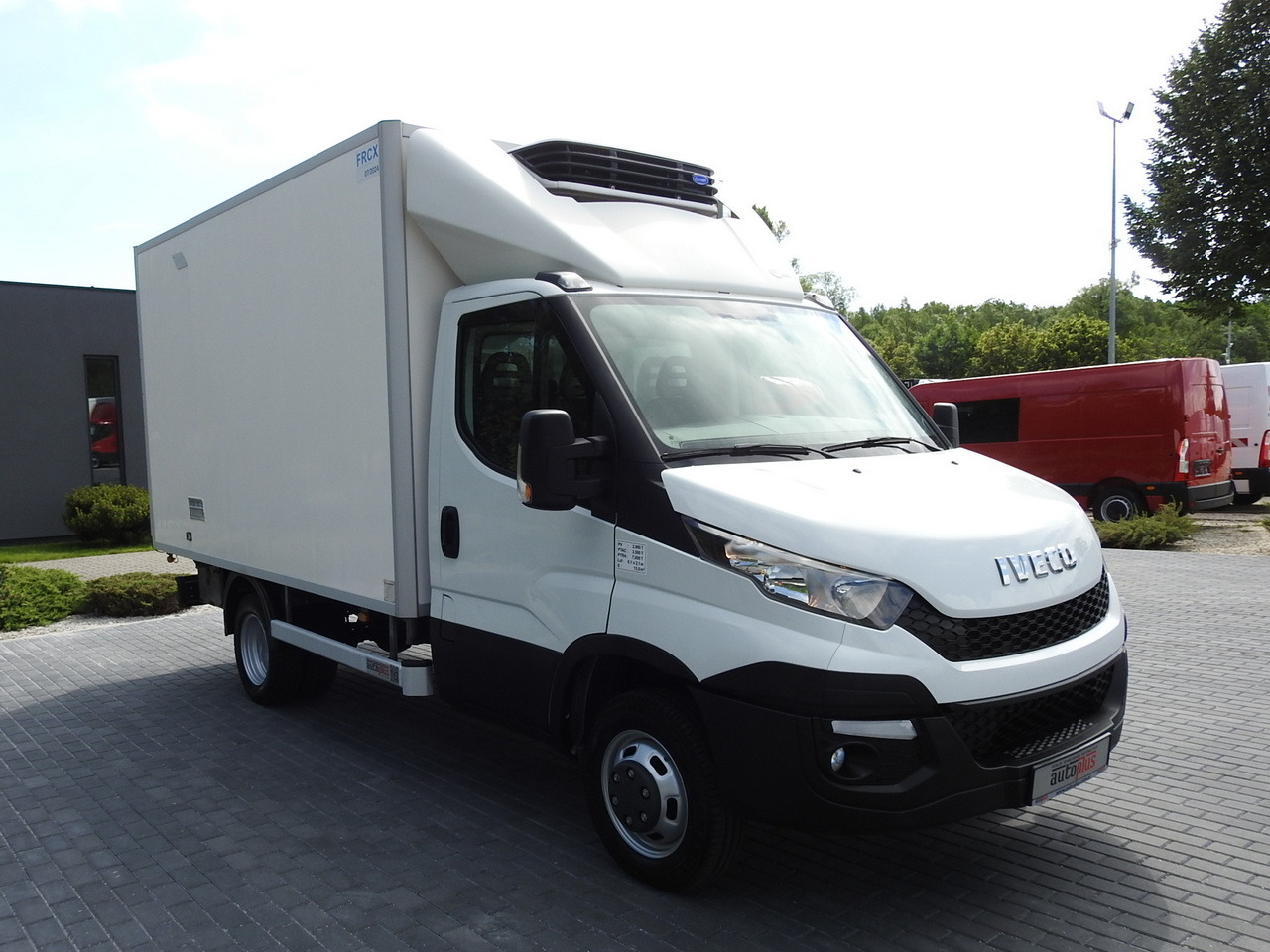 IVECO DAILY 35S15 REGRIGERATOR BOX -12*C 8 PALLETS CRUISE CONTROL TWIN WHEELS AIR CONDITIONING 150HP - Furgon frigorifer: foto 4 IVECO DAILY 35S15 REGRIGERATOR BOX -12*C 8 PALLETS CRUISE CONTROL TWIN WHEELS AIR CONDITIONING 150HP - Furgon frigorifer: foto 4