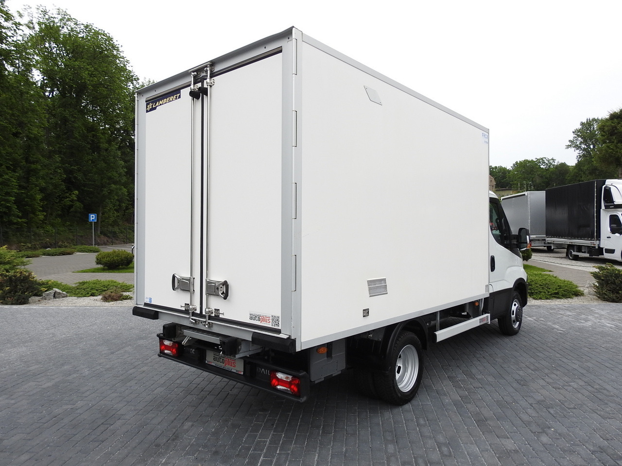 IVECO DAILY 35S15 REGRIGERATOR BOX -12*C 8 PALLETS CRUISE CONTROL TWIN WHEELS AIR CONDITIONING 150HP - Furgon frigorifer: foto 3 IVECO DAILY 35S15 REGRIGERATOR BOX -12*C 8 PALLETS CRUISE CONTROL TWIN WHEELS AIR CONDITIONING 150HP - Furgon frigorifer: foto 3