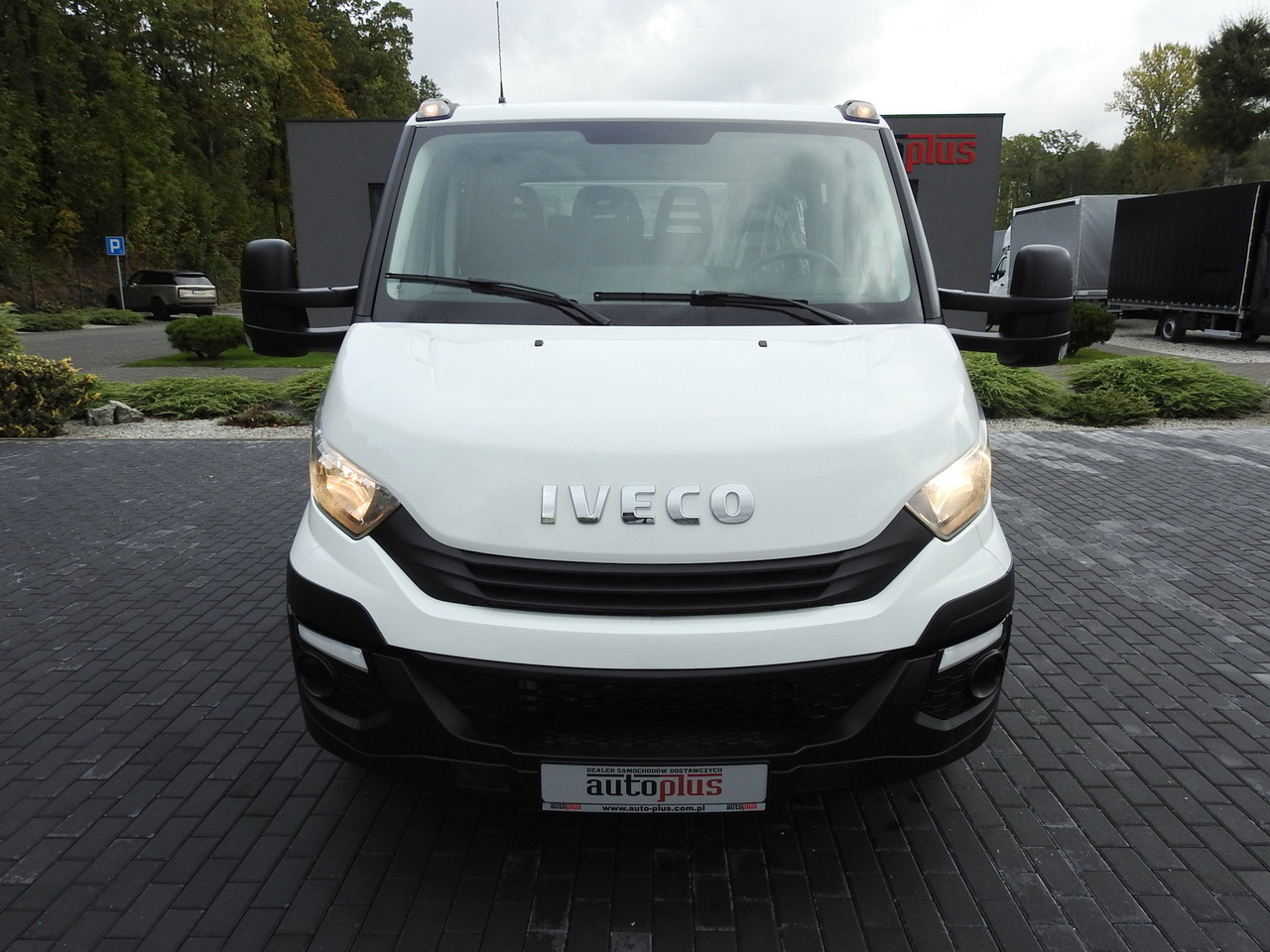 IVECO DAILY 35S15 STAKE BODY DOUBLE CABIN DOKA 7 SEATS AIR CONDITIONING 150HP - Kamioncine dopio kabinë: foto 5 IVECO DAILY 35S15 STAKE BODY DOUBLE CABIN DOKA 7 SEATS AIR CONDITIONING 150HP - Kamioncine dopio kabinë: foto 5