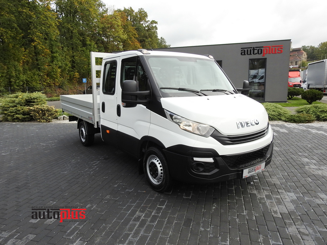 IVECO DAILY 35S15 STAKE BODY DOUBLE CABIN DOKA 7 SEATS AIR CONDITIONING 150HP - Kamioncine me karroceri: foto 1 IVECO DAILY 35S15 STAKE BODY DOUBLE CABIN DOKA 7 SEATS AIR CONDITIONING 150HP - Kamioncine me karroceri: foto 1