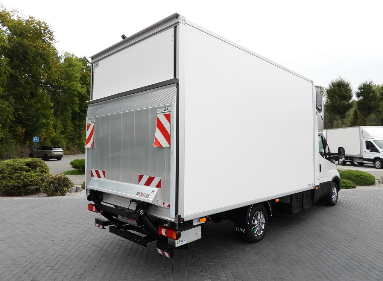 IVECO DAILY 35S18 BOX HI-MATIC LIFT 8 PALLETS CRUISE CONTROL NAVIGATION LED LIGHTS PNEUMATICS AUTOMATIC TRANSMISSION HI-MATIC AIR CONDITIONING 180HP - Kamioncine me kontinier: foto 3 IVECO DAILY 35S18 BOX HI-MATIC LIFT 8 PALLETS CRUISE CONTROL NAVIGATION LED LIGHTS PNEUMATICS AUTOMATIC TRANSMISSION HI-MATIC AIR CONDITIONING 180HP - Kamioncine me kontinier: foto 3