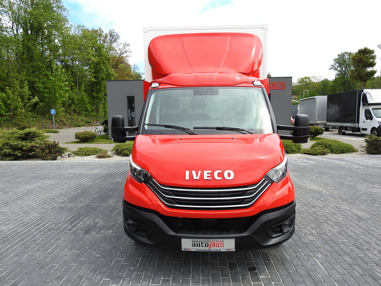 IVECO DAILY 35S18 NEW BOX 10 PALLETS CRUISE CONTROL NAVIGATION AIR CONDITIONING LED LIGHTS GUARANTEE 180HP - Kamioncine me kontinier: foto 5 IVECO DAILY 35S18 NEW BOX 10 PALLETS CRUISE CONTROL NAVIGATION AIR CONDITIONING LED LIGHTS GUARANTEE 180HP - Kamioncine me kontinier: foto 5