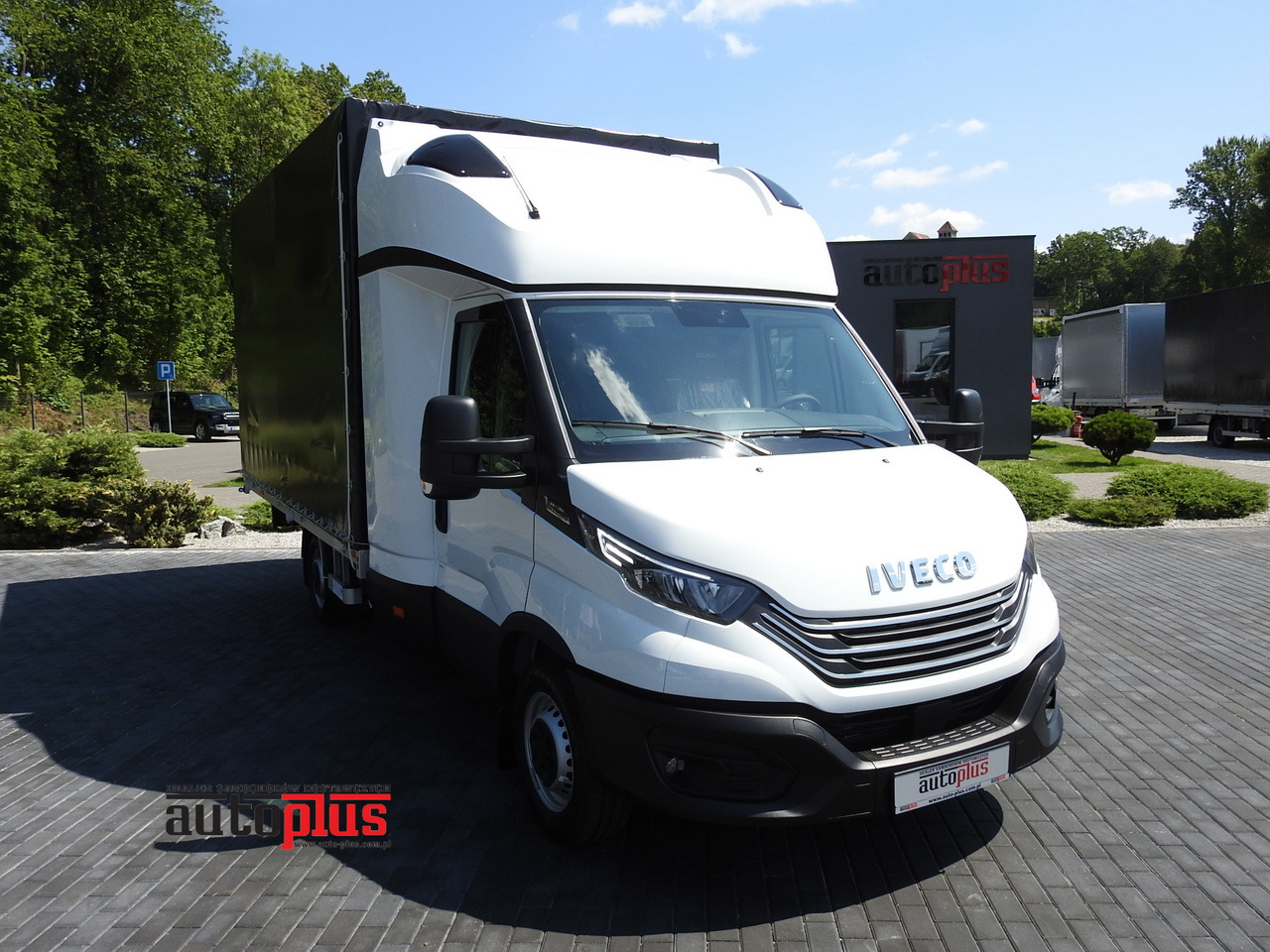IVECO DAILY 35S18 NEW TARPAULIN 8 PALLETS CRUISE CONTROL NAVIGATION LED LIGHTS AUTOMATIC TRANSMISSION HI-MATIC MANUFACTURERS WARRANTY 180HP - Kamioncine me tendë: foto 1 IVECO DAILY 35S18 NEW TARPAULIN 8 PALLETS CRUISE CONTROL NAVIGATION LED LIGHTS AUTOMATIC TRANSMISSION HI-MATIC MANUFACTURERS WARRANTY 180HP - Kamioncine me tendë: foto 1