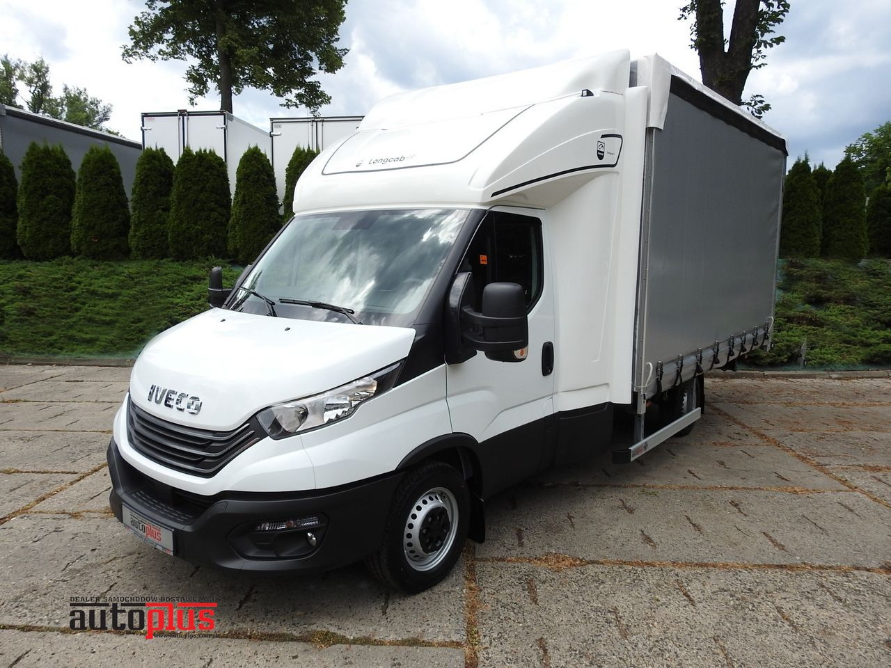 IVECO DAILY 35S18 NEW TARPAULIN WEBASTO CRUISE CONTROL AIR CONDITIONING 180HP - Kamioncine me tendë: foto 1 IVECO DAILY 35S18 NEW TARPAULIN WEBASTO CRUISE CONTROL AIR CONDITIONING 180HP - Kamioncine me tendë: foto 1
