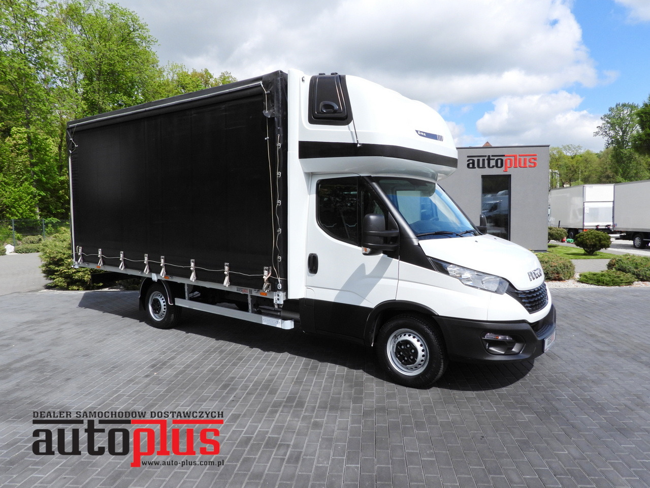 IVECO DAILY 35S18 TARPAULIN 10 PALLETS WEBASTO CRUISE CONTROL AIR CONDITIONING 180HP - Kamioncine me tendë: foto 1 IVECO DAILY 35S18 TARPAULIN 10 PALLETS WEBASTO CRUISE CONTROL AIR CONDITIONING 180HP - Kamioncine me tendë: foto 1