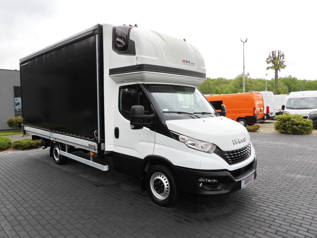 IVECO DAILY 35S18 TARPAULIN 10 PALLETS WEBASTO CRUISE CONTROL AIR CONDITIONING 180HP - Kamioncine me tendë: foto 4 IVECO DAILY 35S18 TARPAULIN 10 PALLETS WEBASTO CRUISE CONTROL AIR CONDITIONING 180HP - Kamioncine me tendë: foto 4