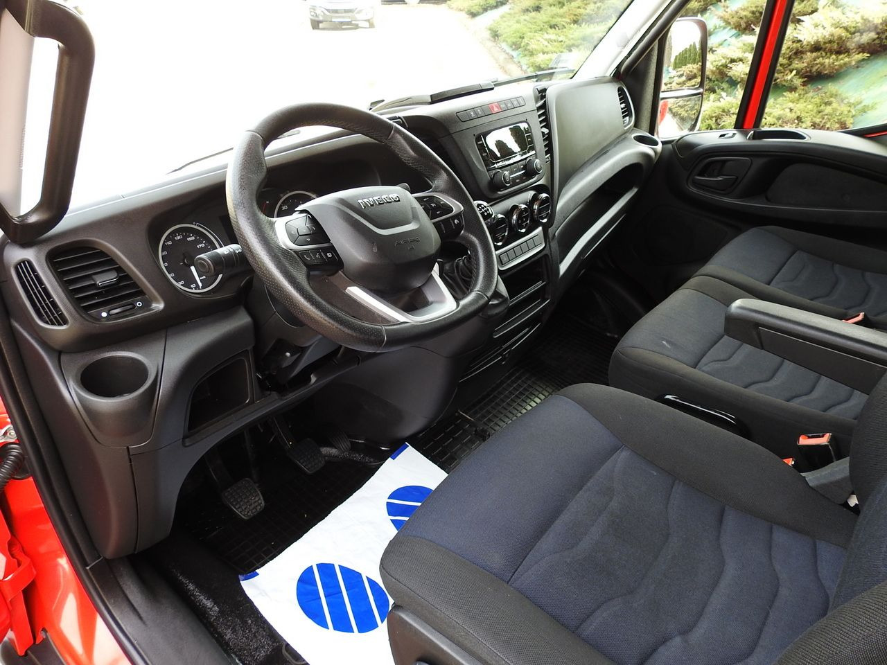 IVECO DAILY 35S18 TARPAULIN 10 PALLETS WEBASTO CRUISE CONTROL LED LIGHTS AIR CONDITIONING 180HP - Kamioncine me tendë: foto 2 IVECO DAILY 35S18 TARPAULIN 10 PALLETS WEBASTO CRUISE CONTROL LED LIGHTS AIR CONDITIONING 180HP - Kamioncine me tendë: foto 2